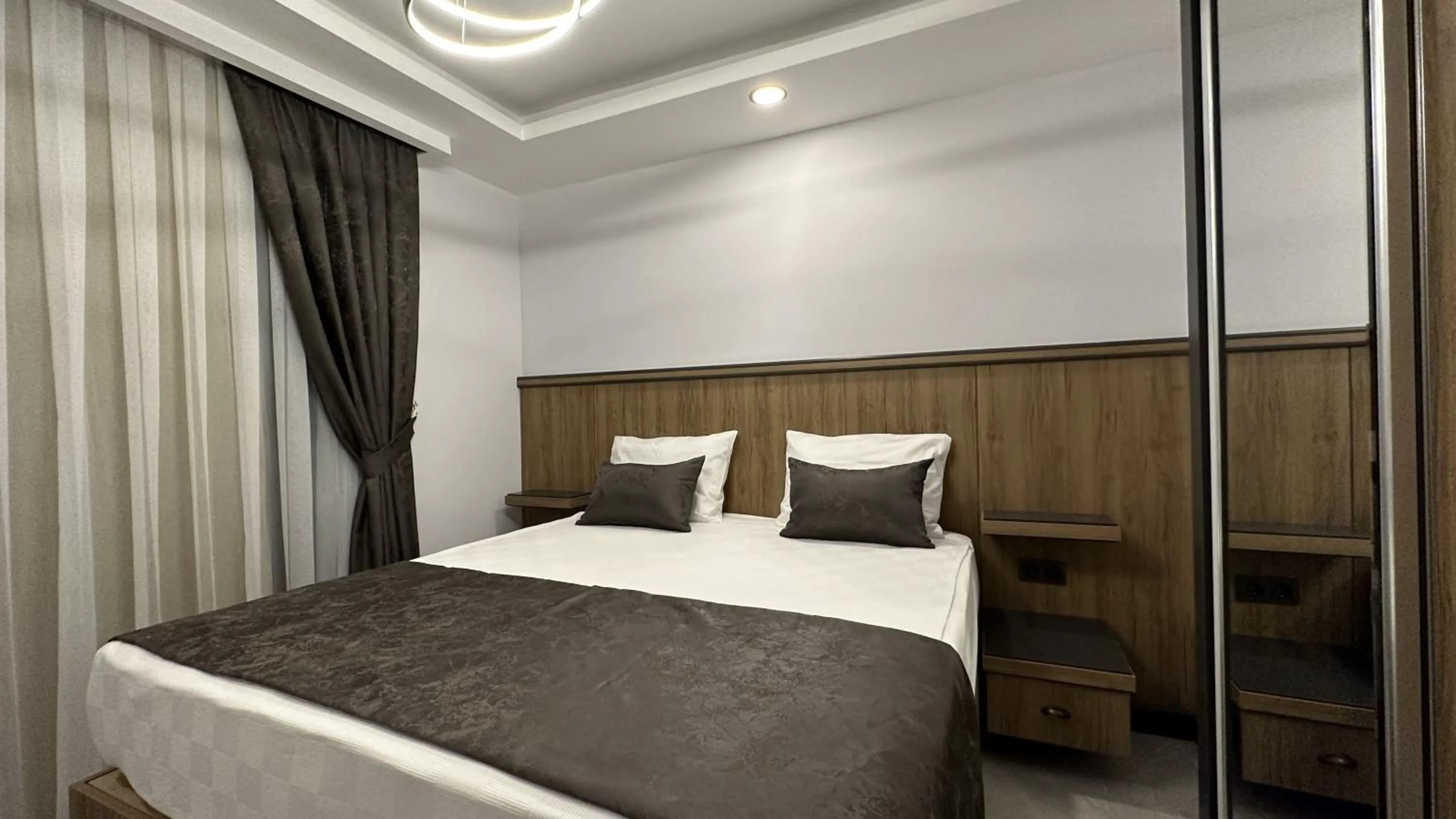 Bed in Quality Gold Suite Hotel