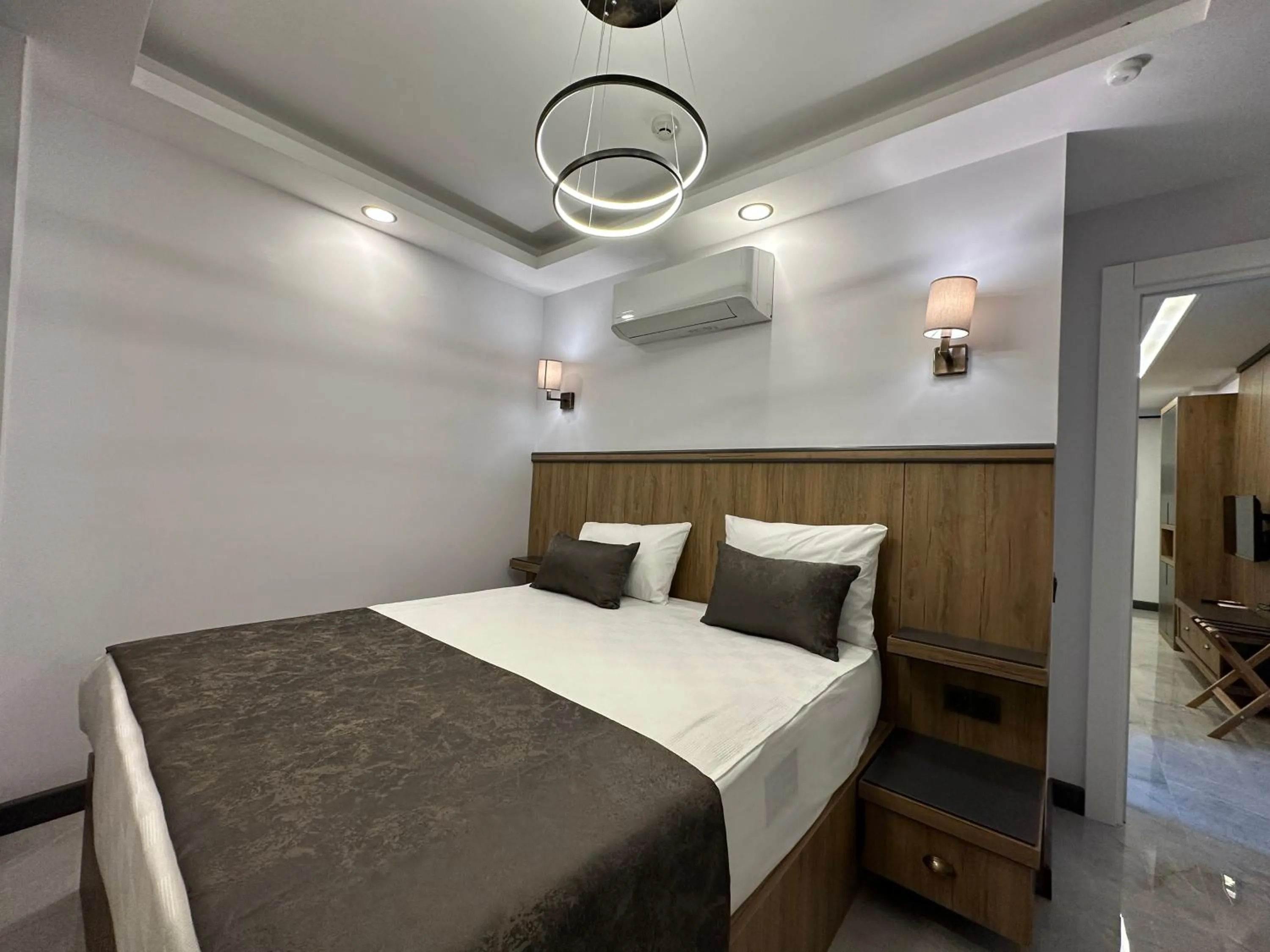 Bedroom, Bed in Quality Gold Suite Hotel