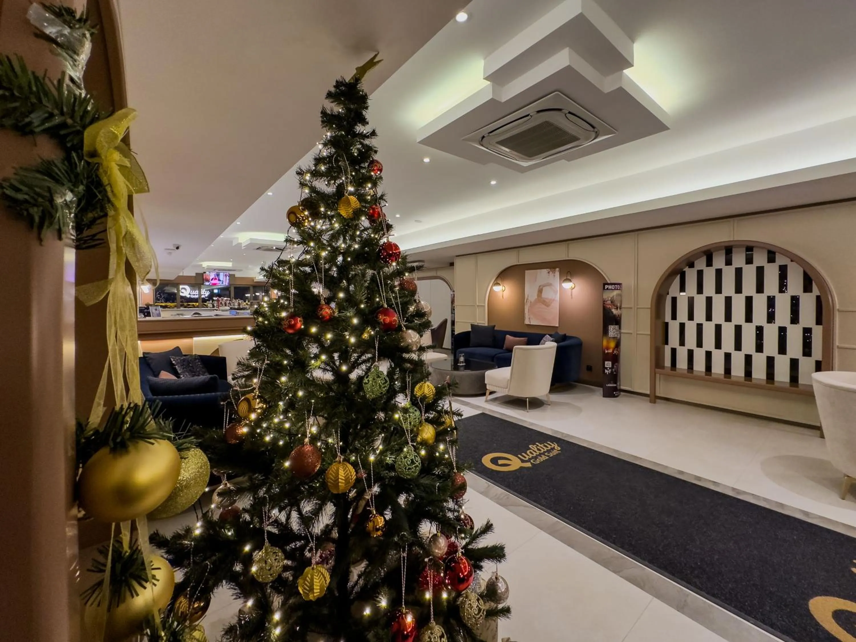 Lobby or reception in Quality Gold Suite Hotel