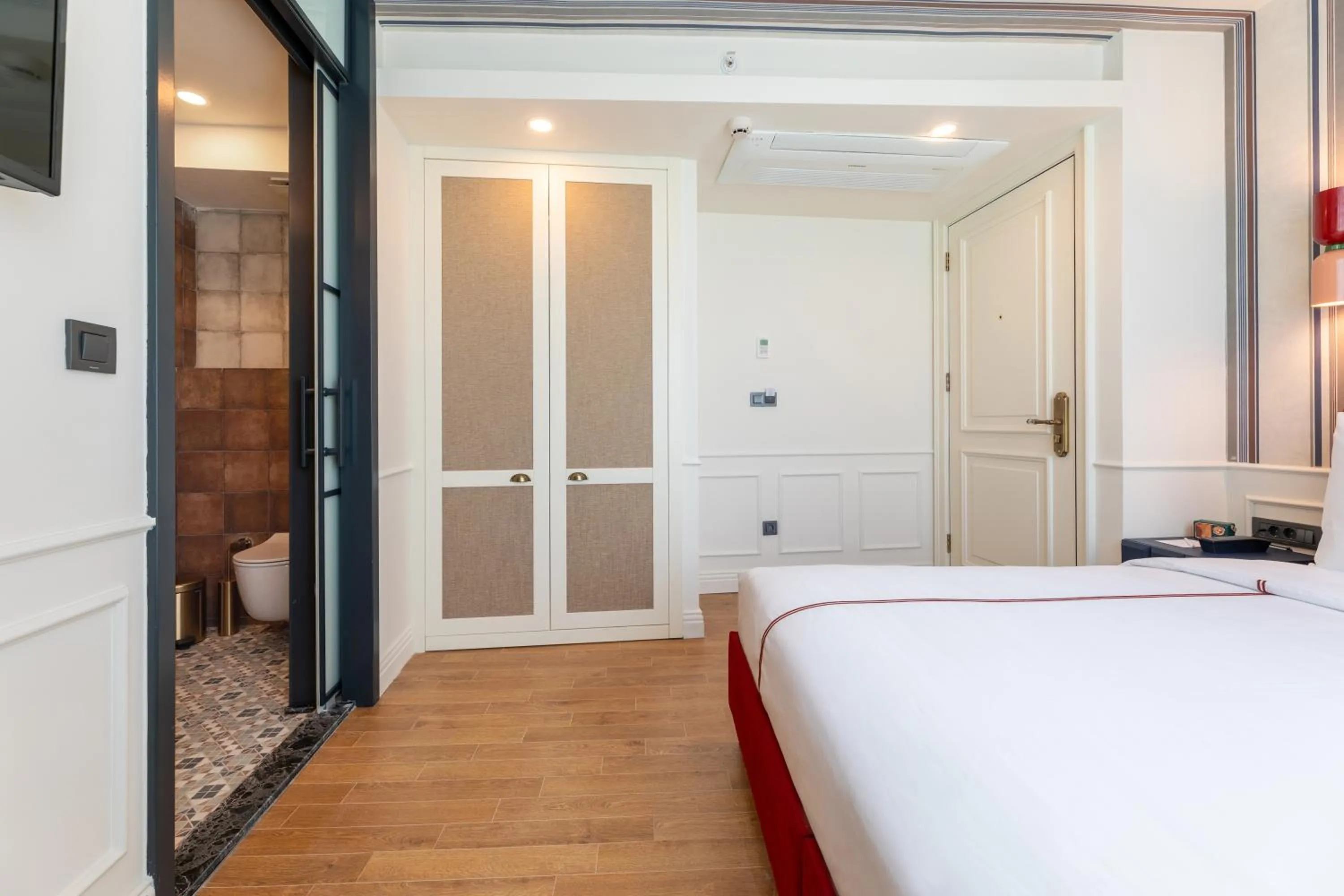 Bedroom, Bed in Khai Karaköy