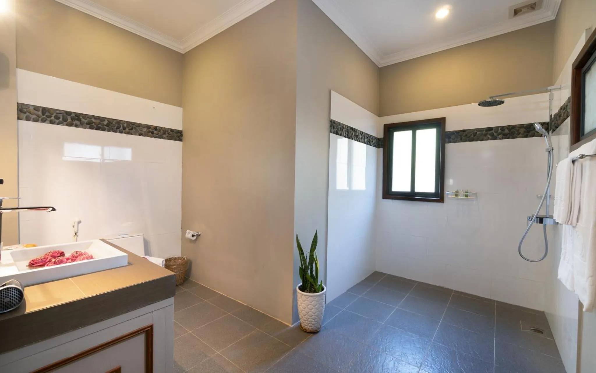 Bathroom in Khemara Sovannphum Hotel