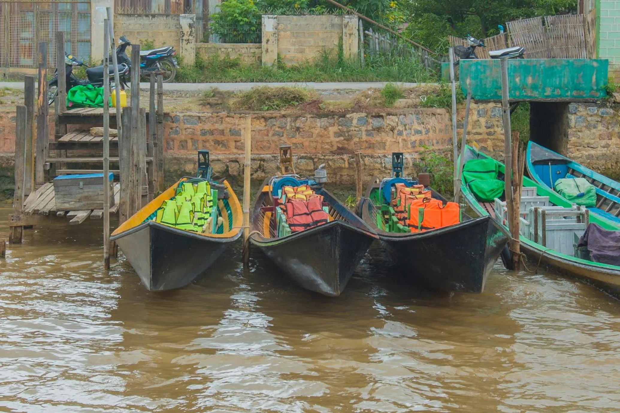Canoeing in Inle Apex Hotel