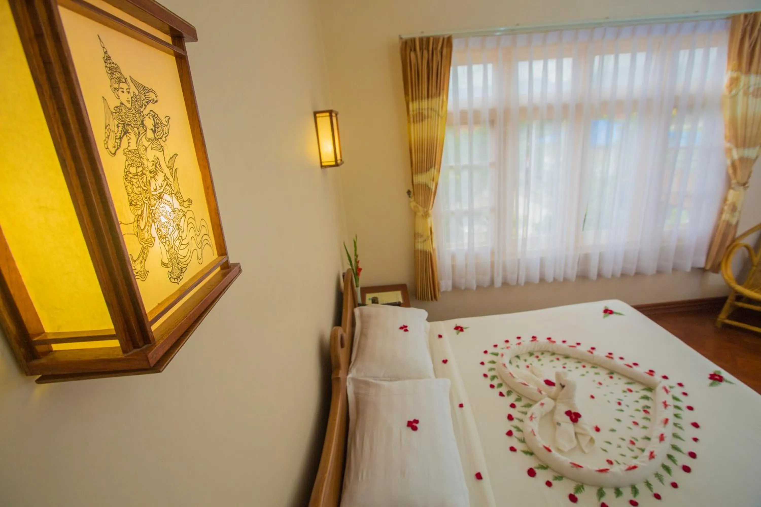 Bedroom, Bed in Inle Apex Hotel