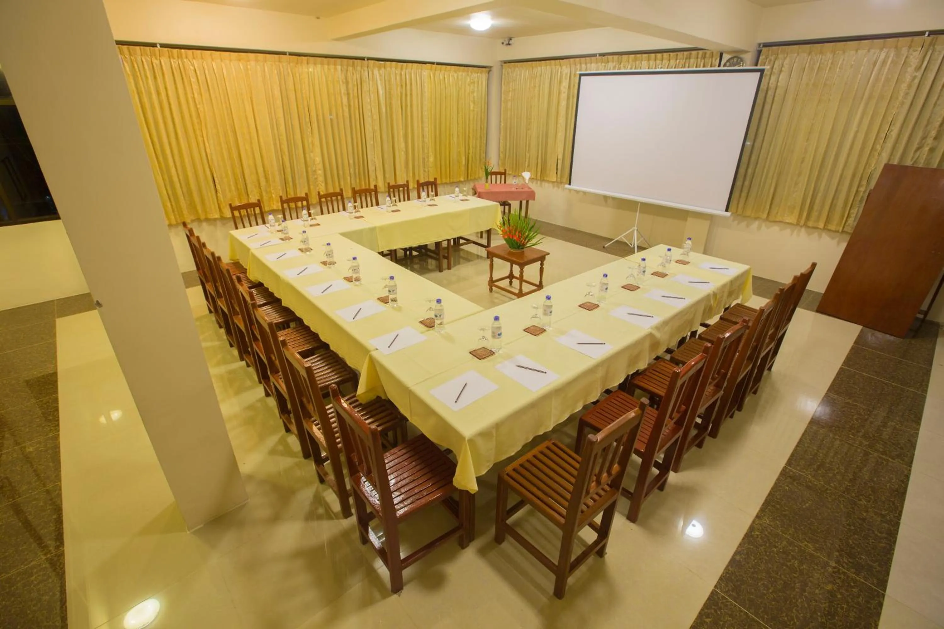 Meeting/conference room in Inle Apex Hotel
