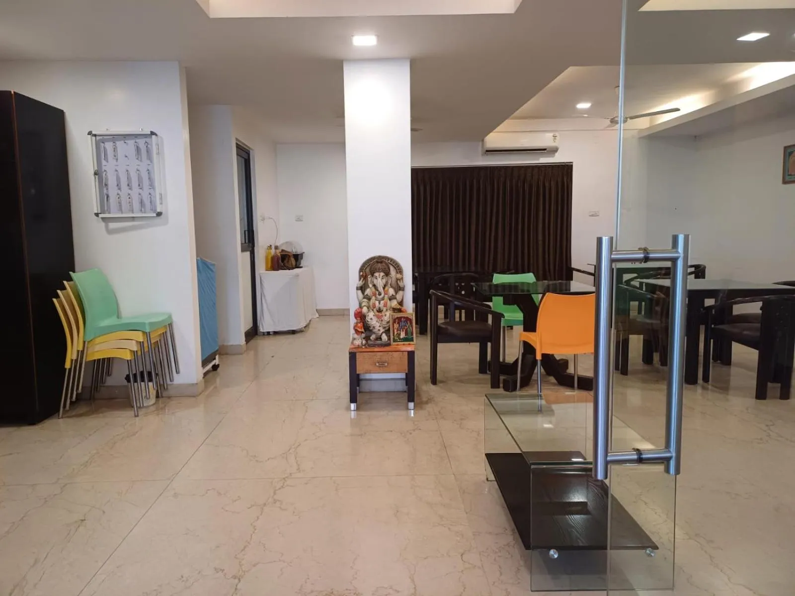 Dining area in D and A BOUTIQUE HOTEL PERUNGUDI