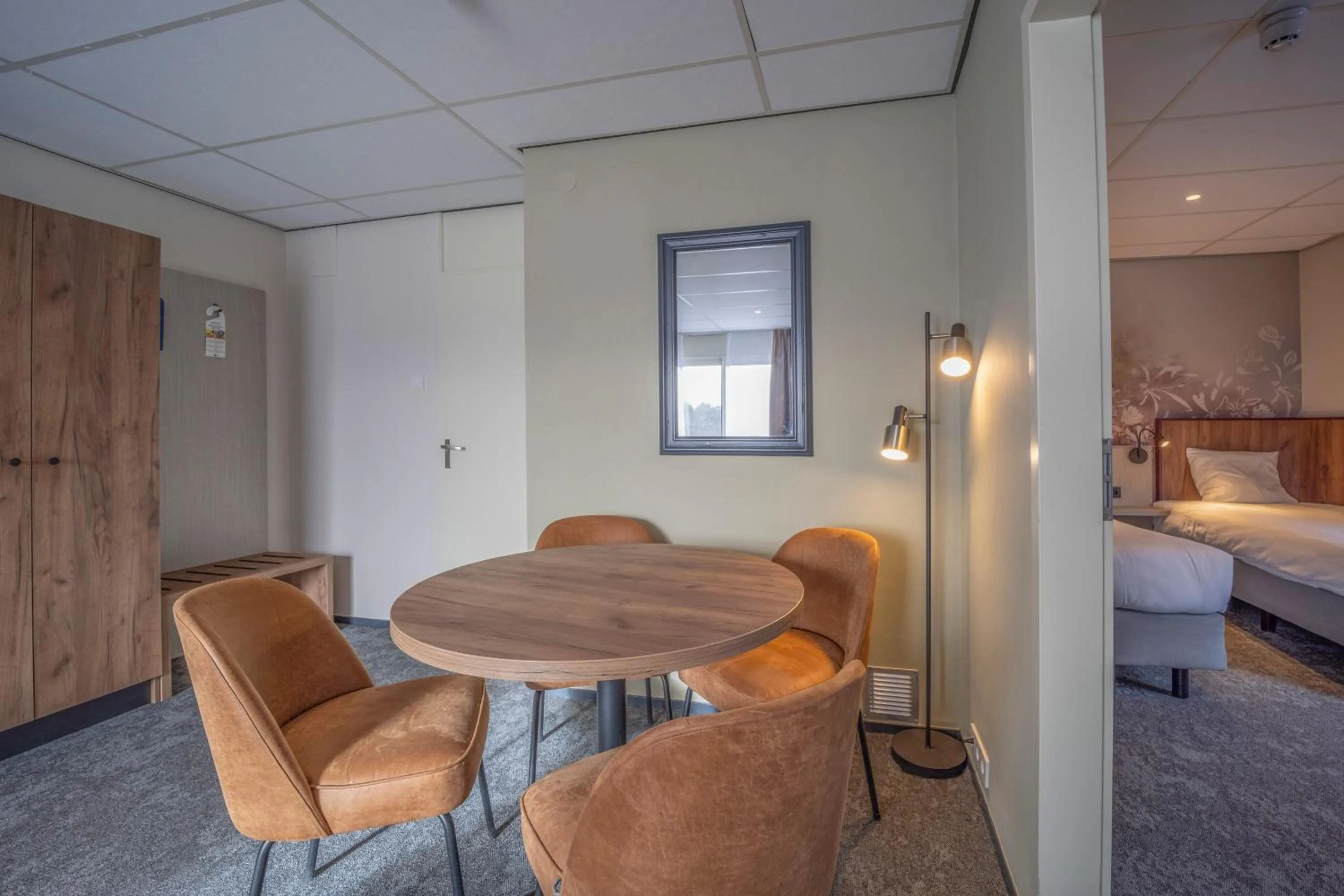 Seating area, Bed in Fletcher Hotel - Restaurant de Zeegser Duinen