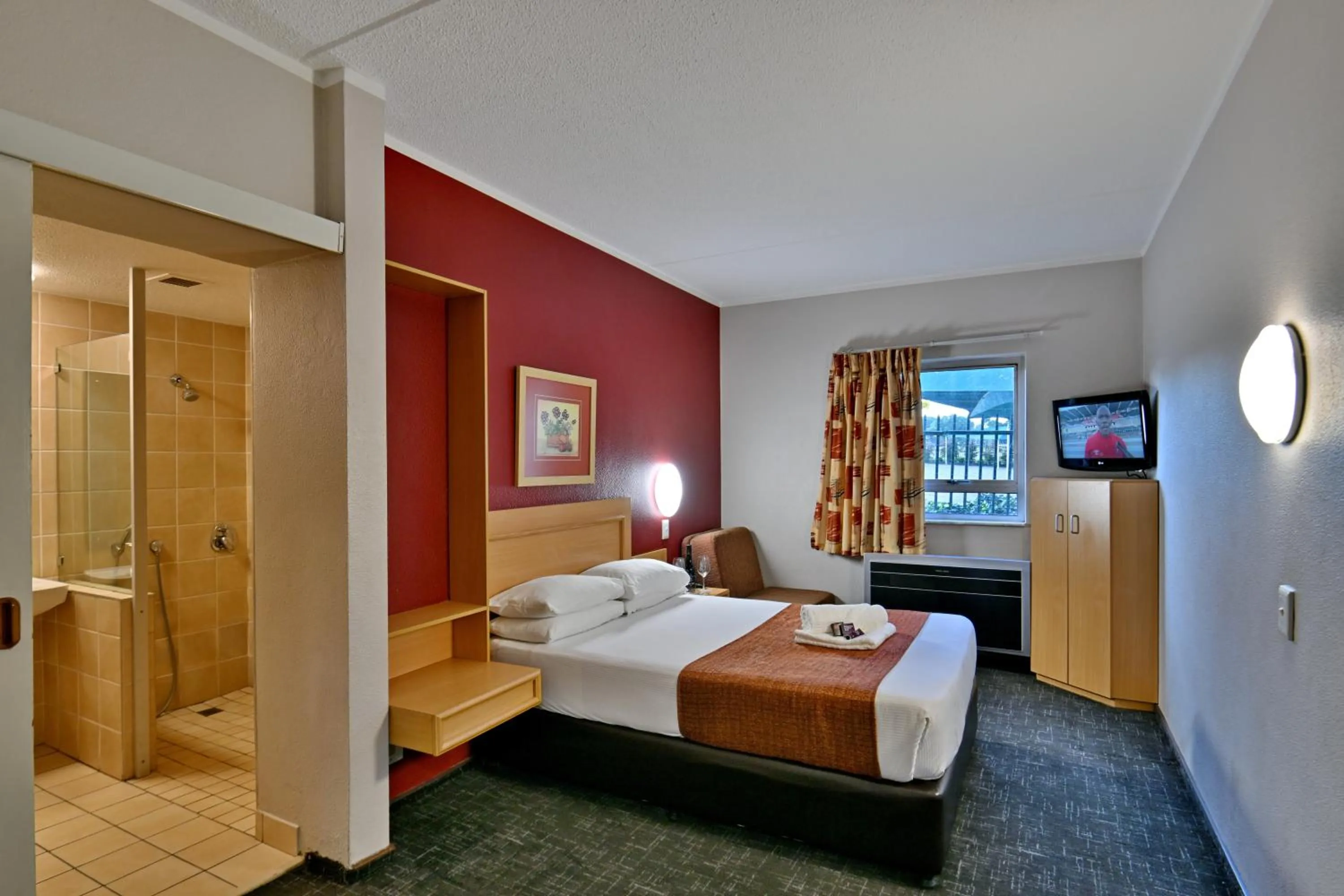 Bed in Road Lodge JNB Airport