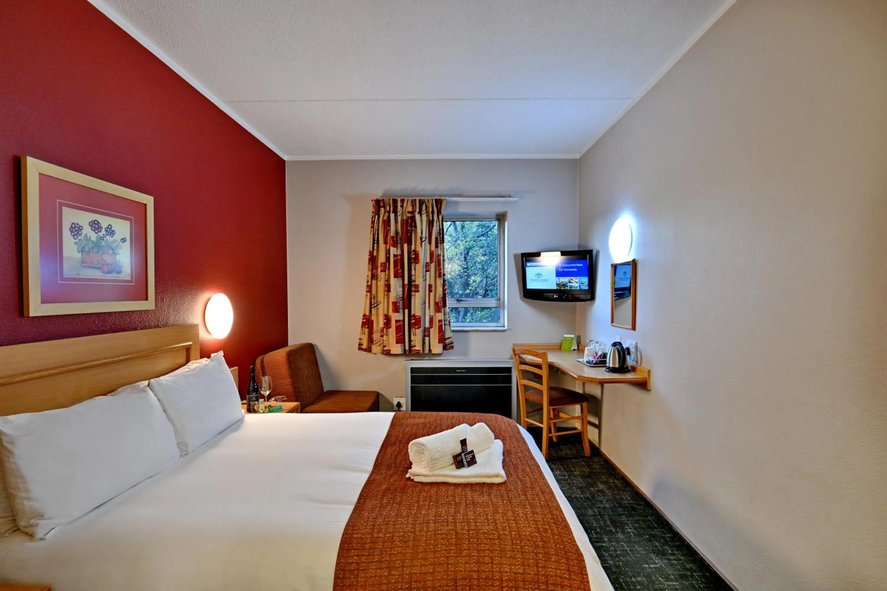 Bed in Road Lodge JNB Airport