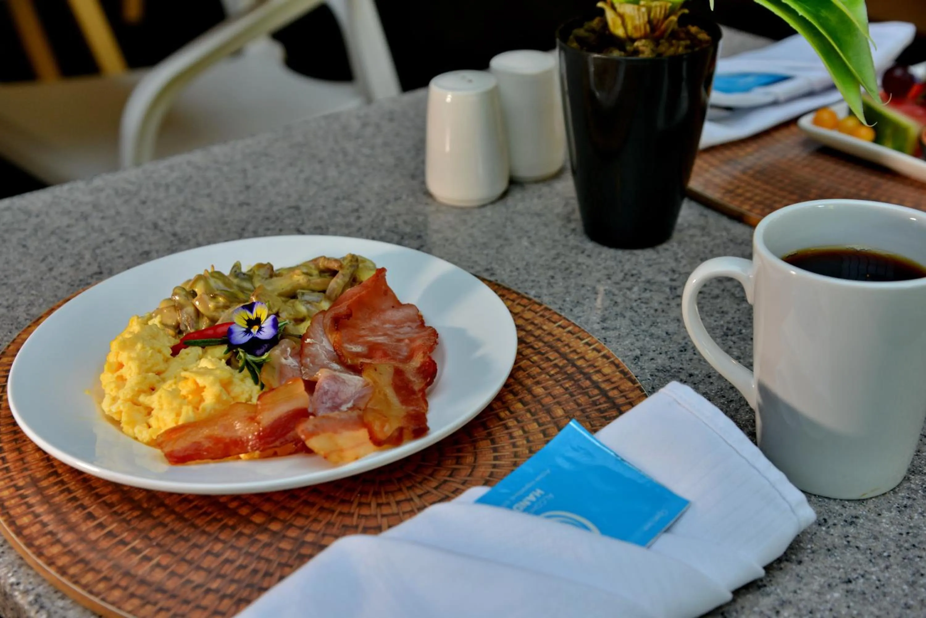 Restaurant/places to eat in Road Lodge JNB Airport