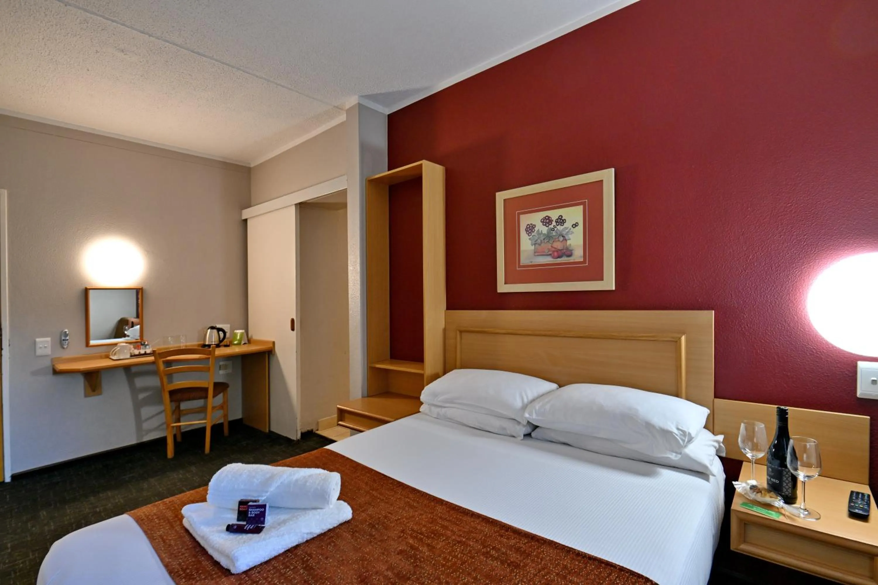 Bed in Road Lodge JNB Airport