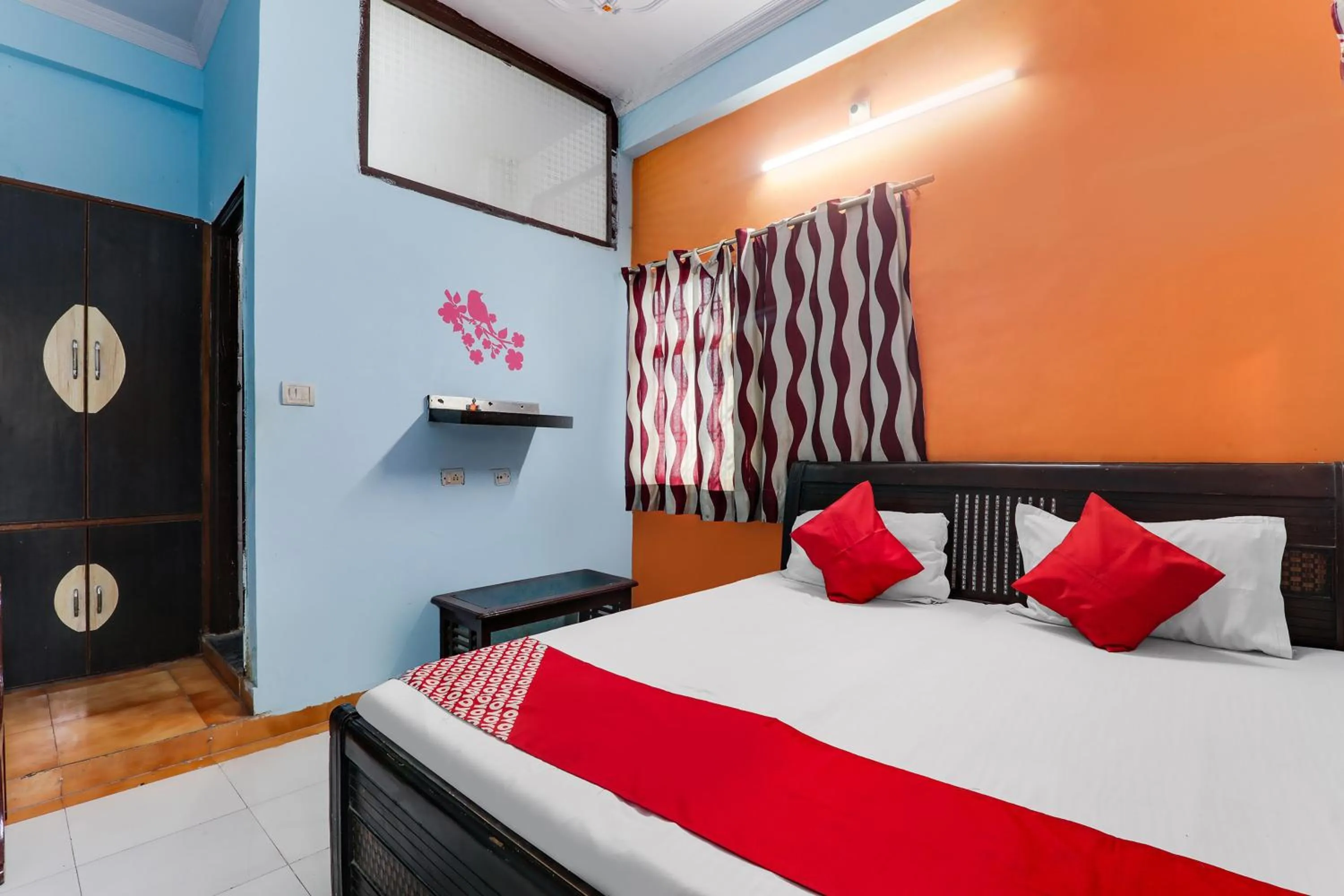 Bedroom, Bed in Hotel O by OYO Alpine Home