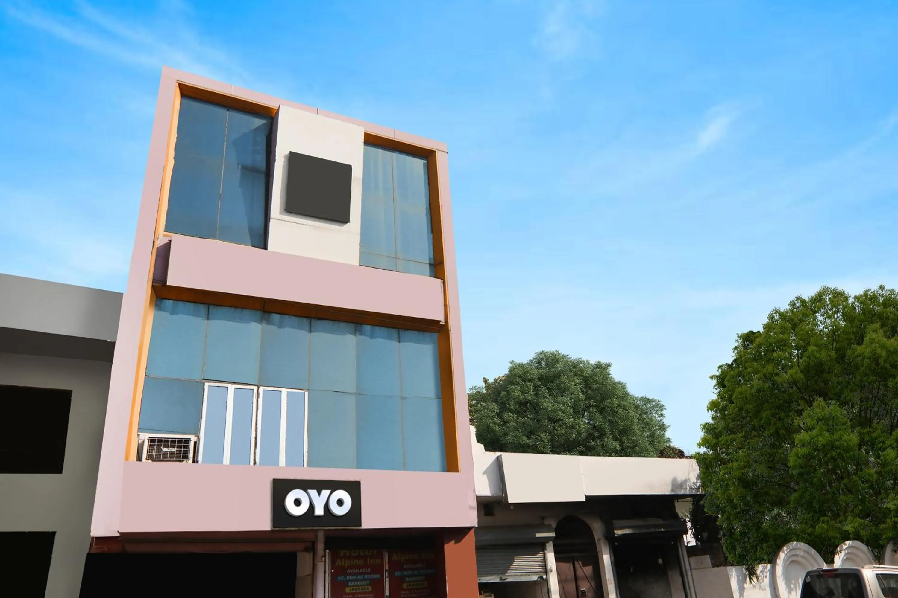 Facade/entrance in Hotel O by OYO Alpine Home