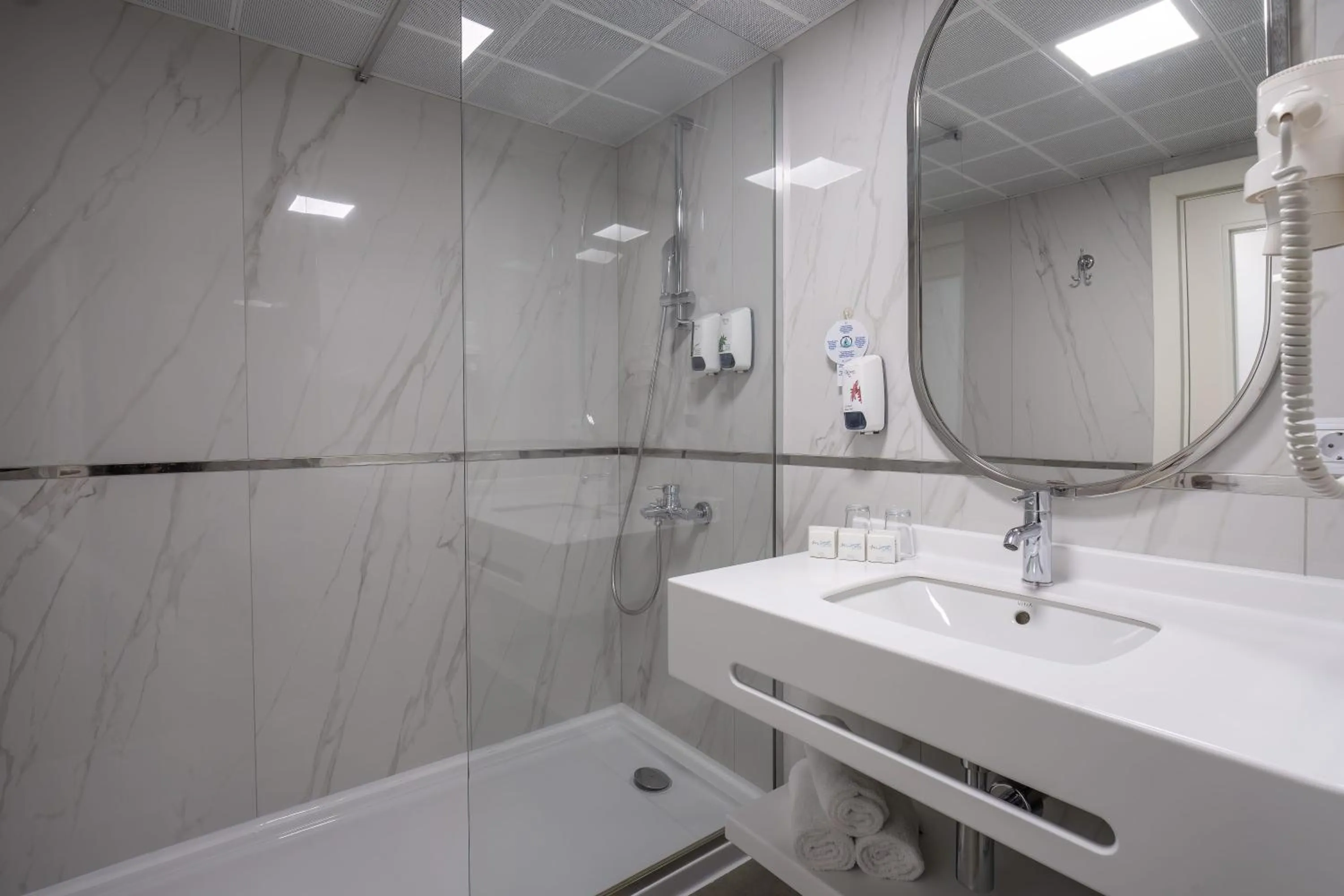 Shower in Mirada Del Mar Hotel - Ultra All Inclusive