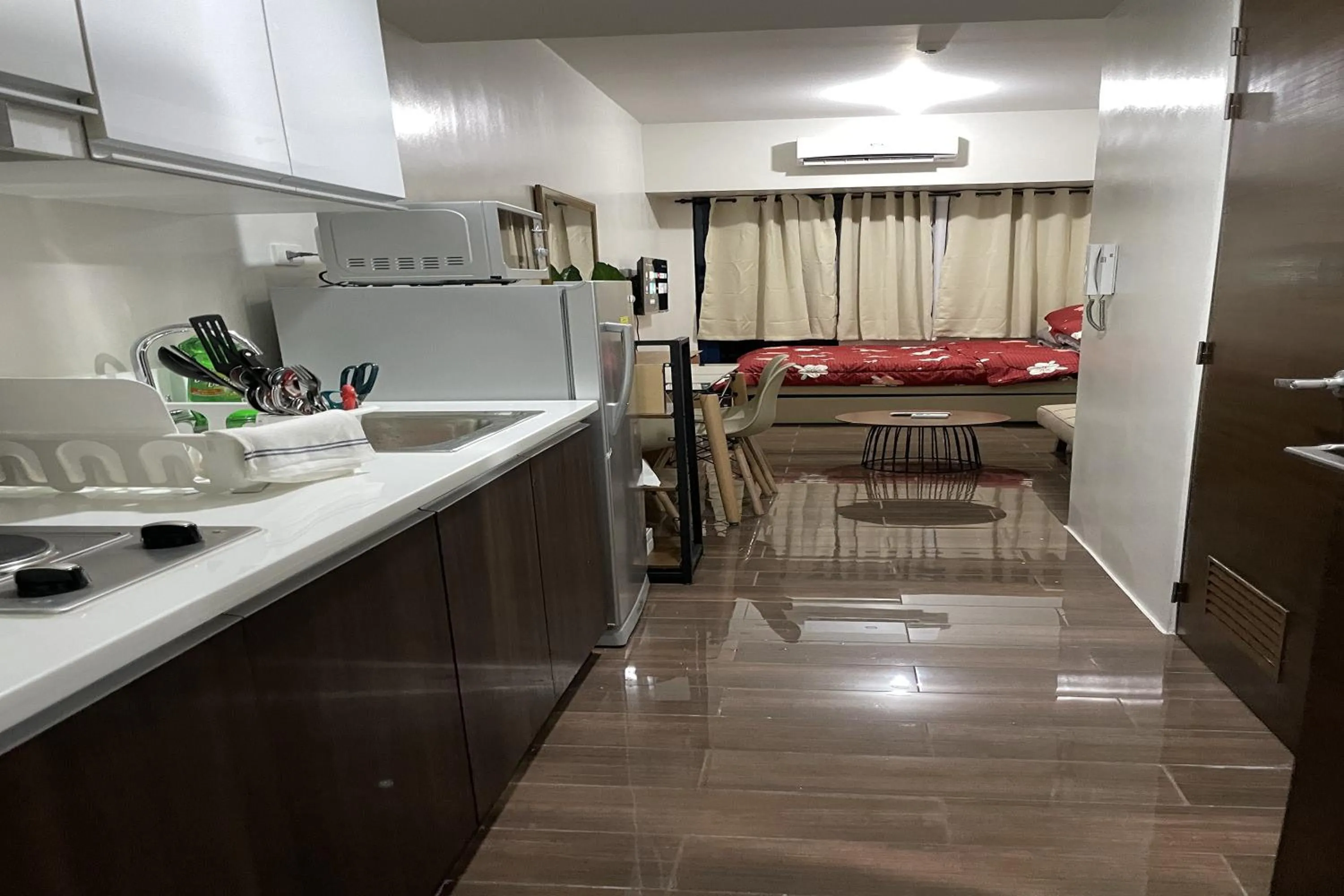 Photo of the whole room in Luxury Air Residences By Makati