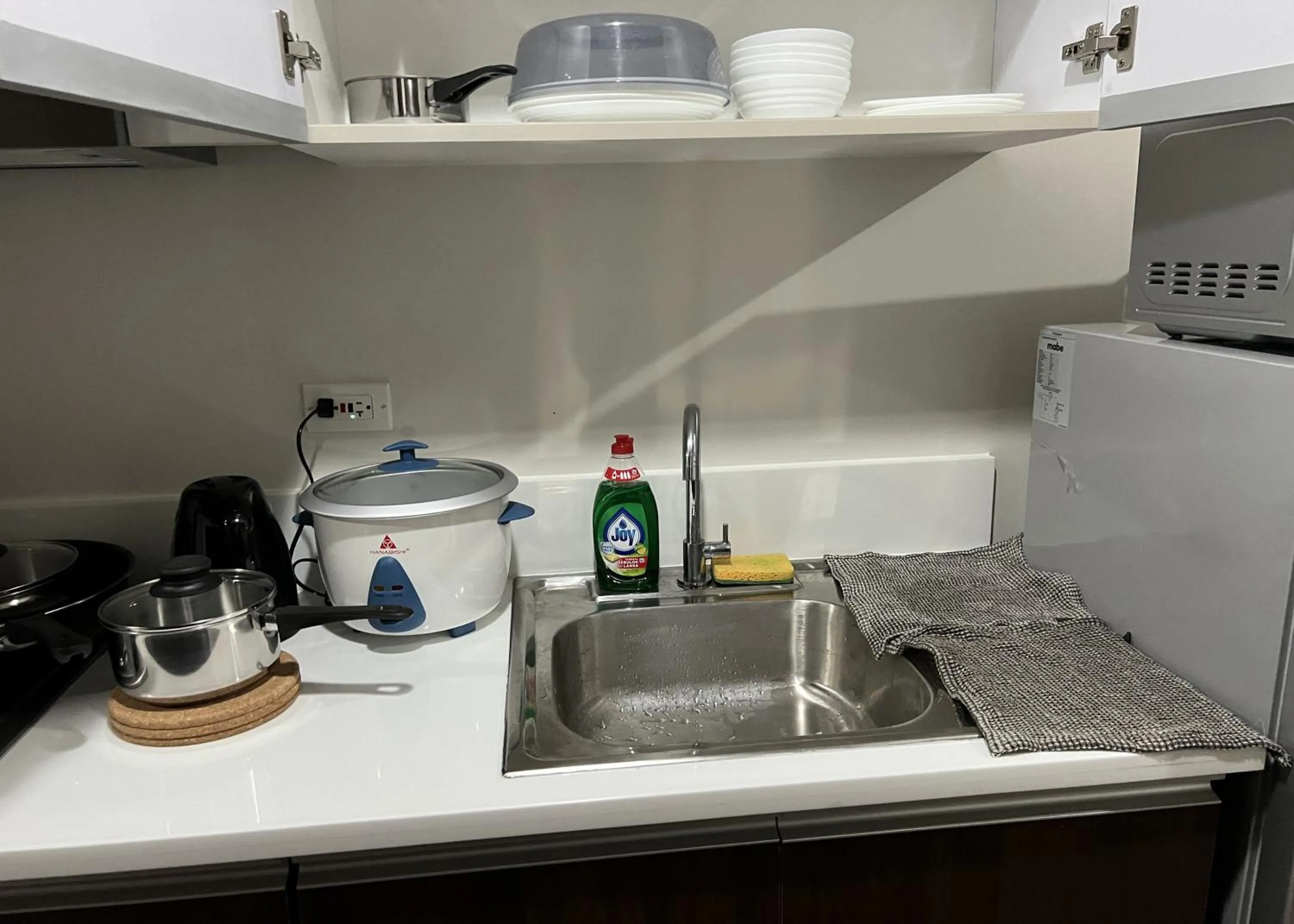 Kitchen or kitchenette in Luxury Air Residences By Makati