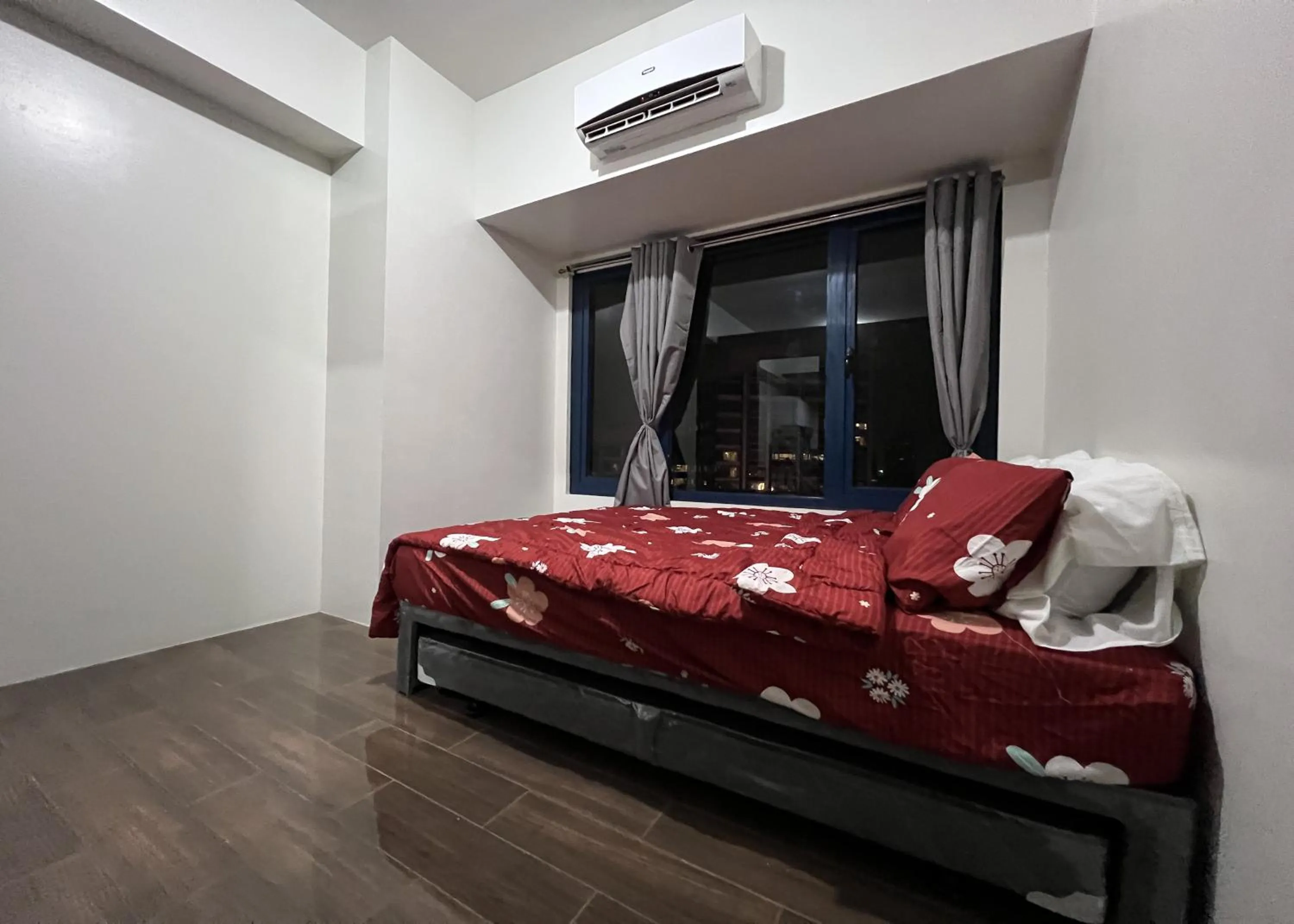 Bed in Luxury Air Residences By Makati