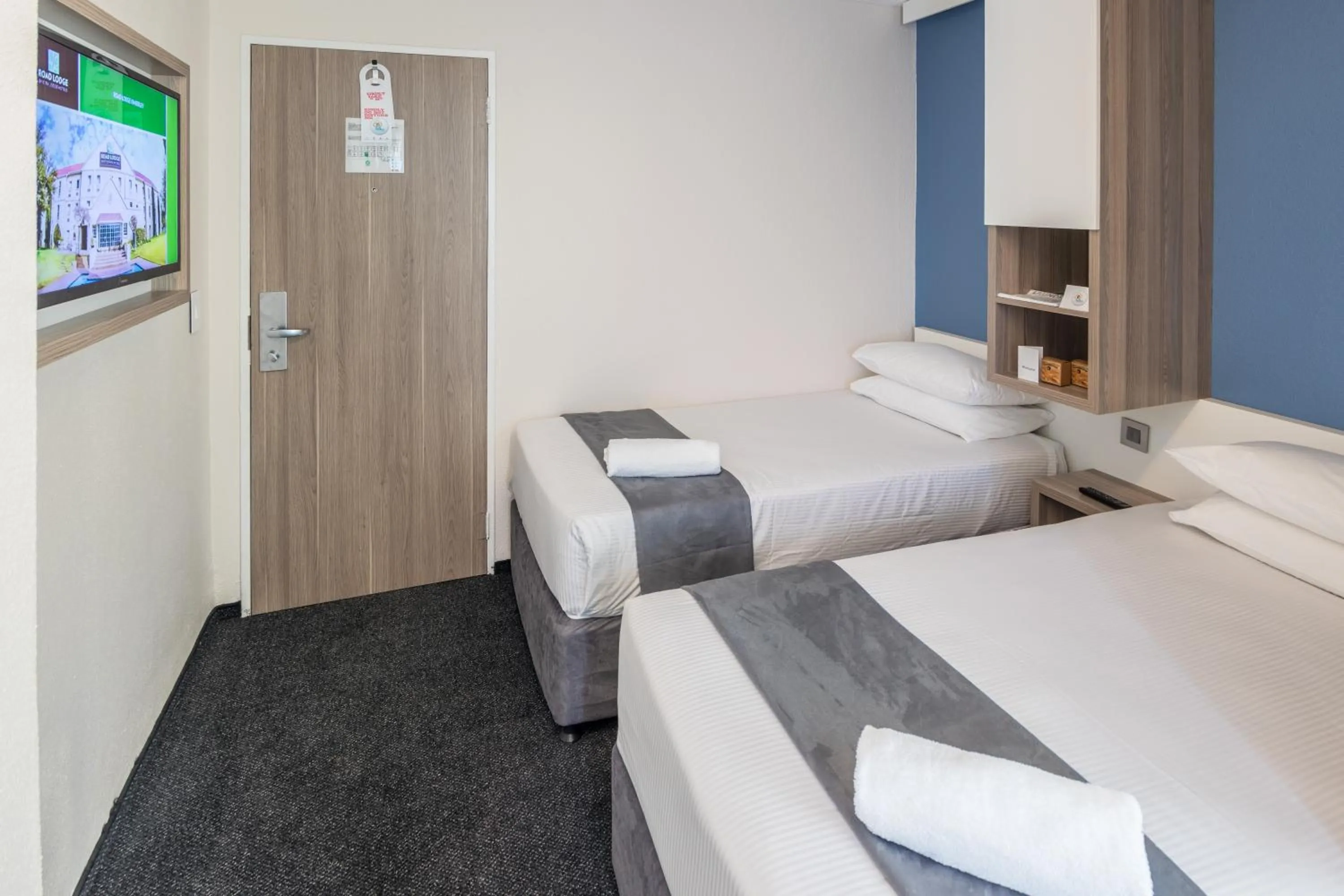 Bed in Road Lodge Isando