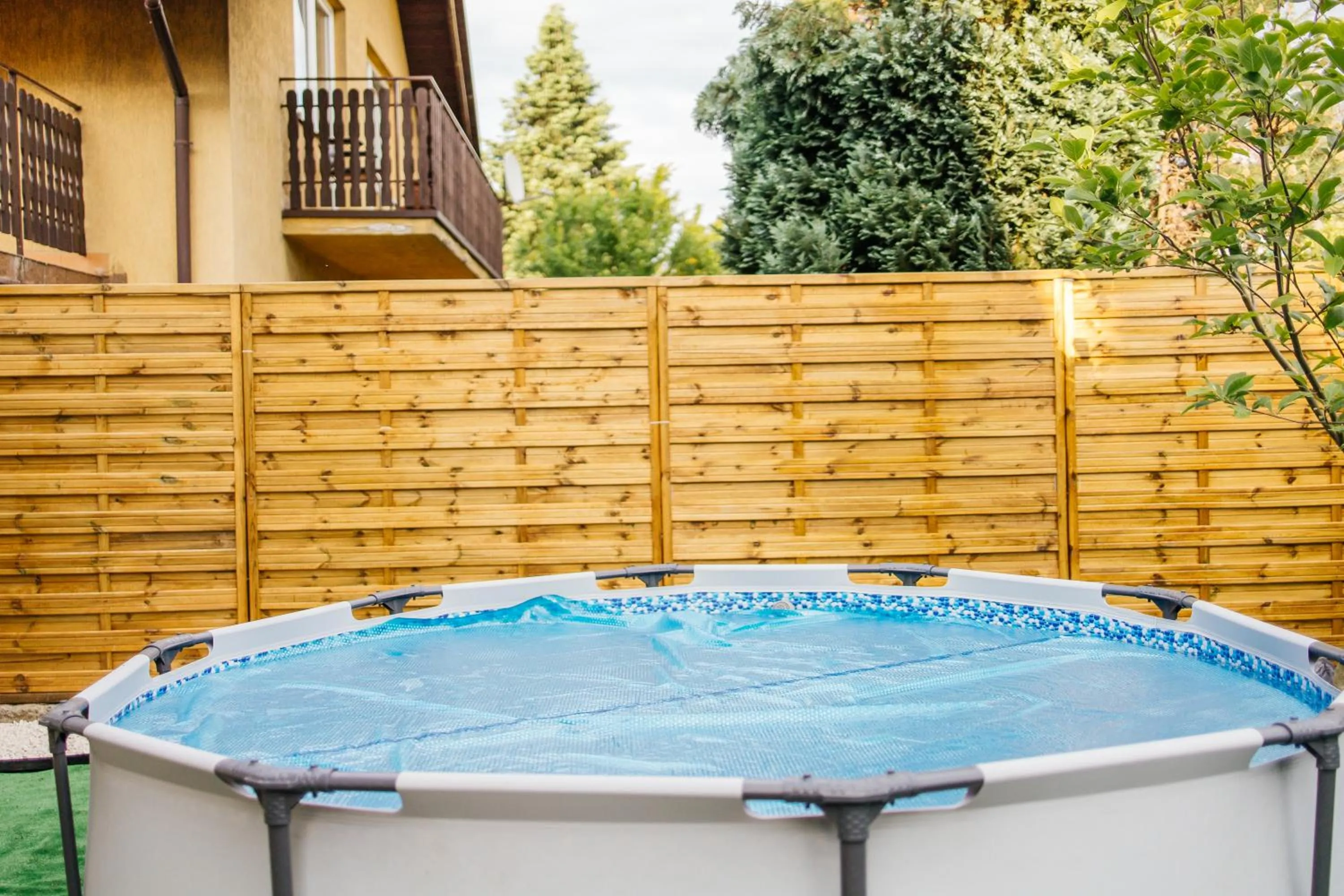 Swimming pool in Girls Willa