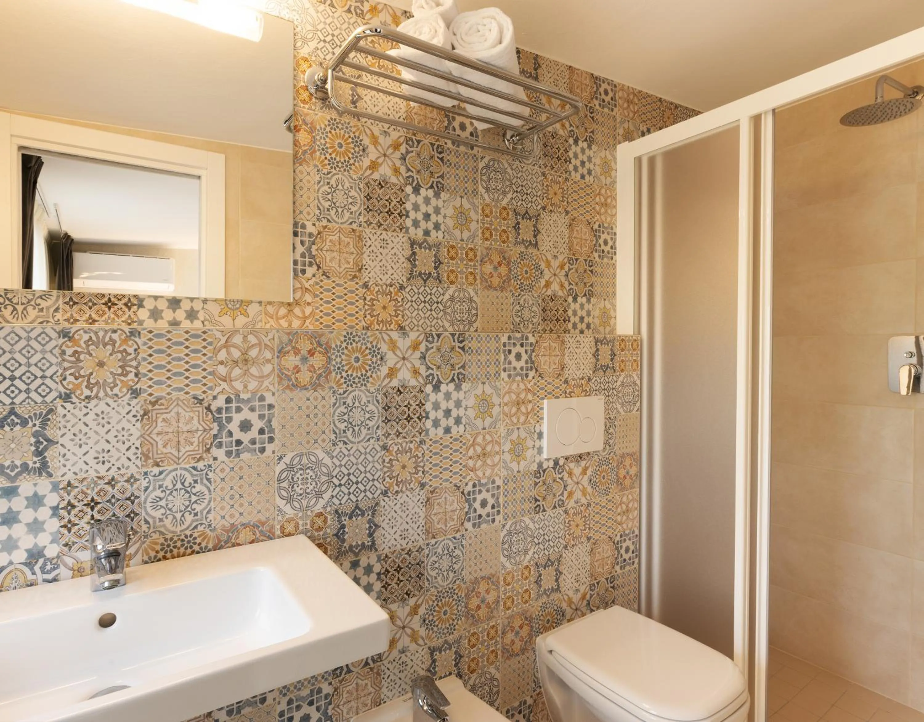 Shower in Hotel Castellucci