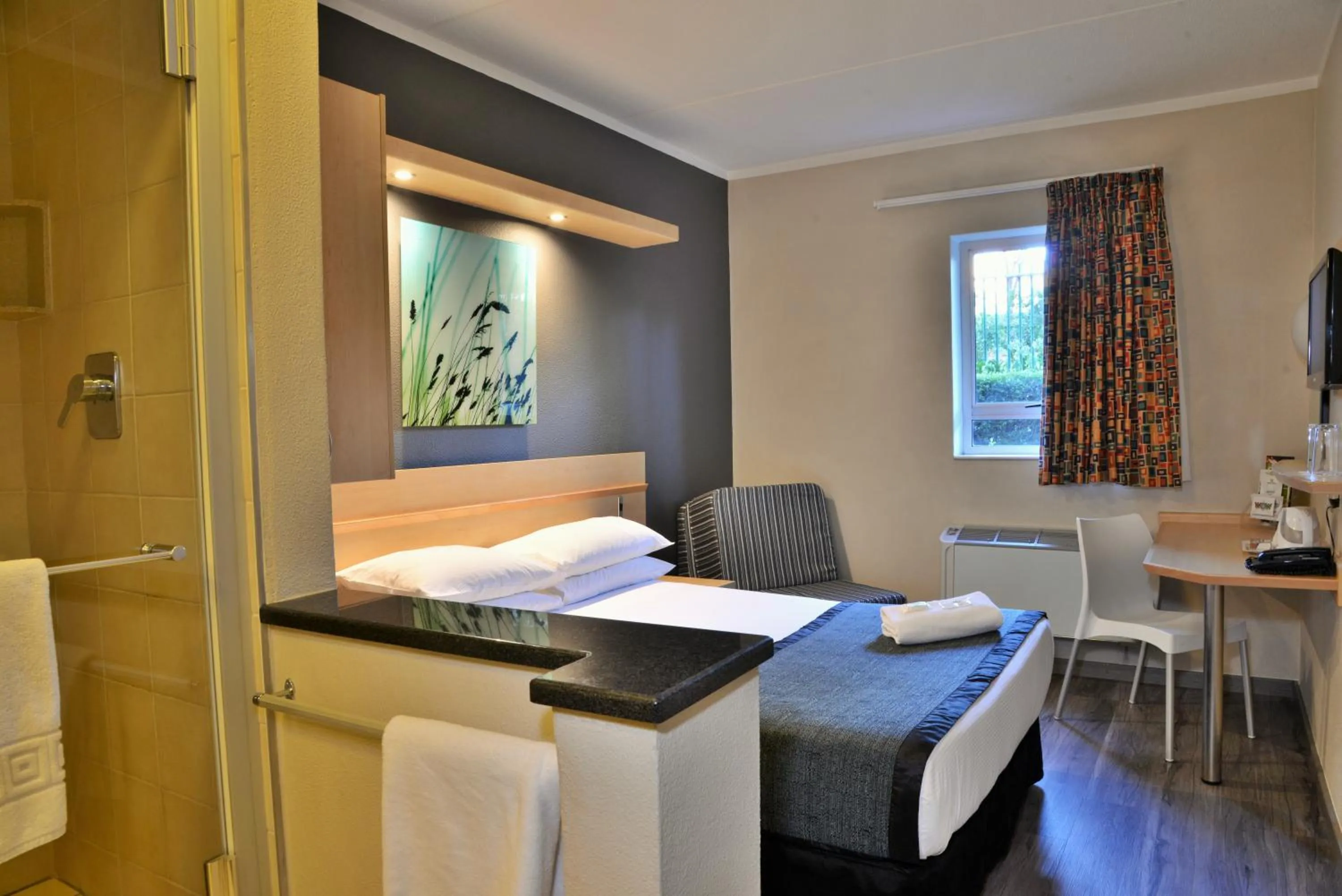 Bed in Road Lodge Rivonia