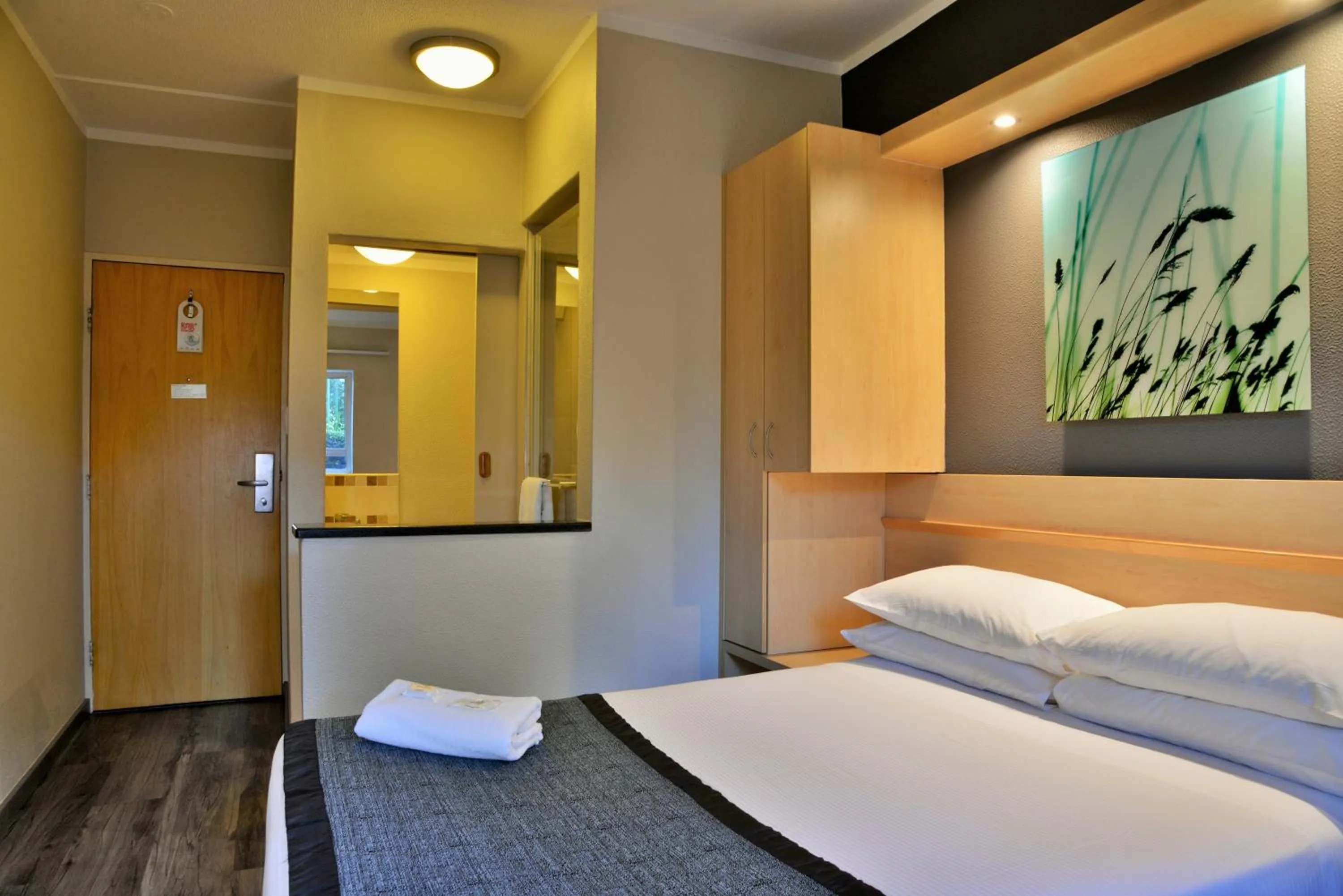 Bed in Road Lodge Rivonia