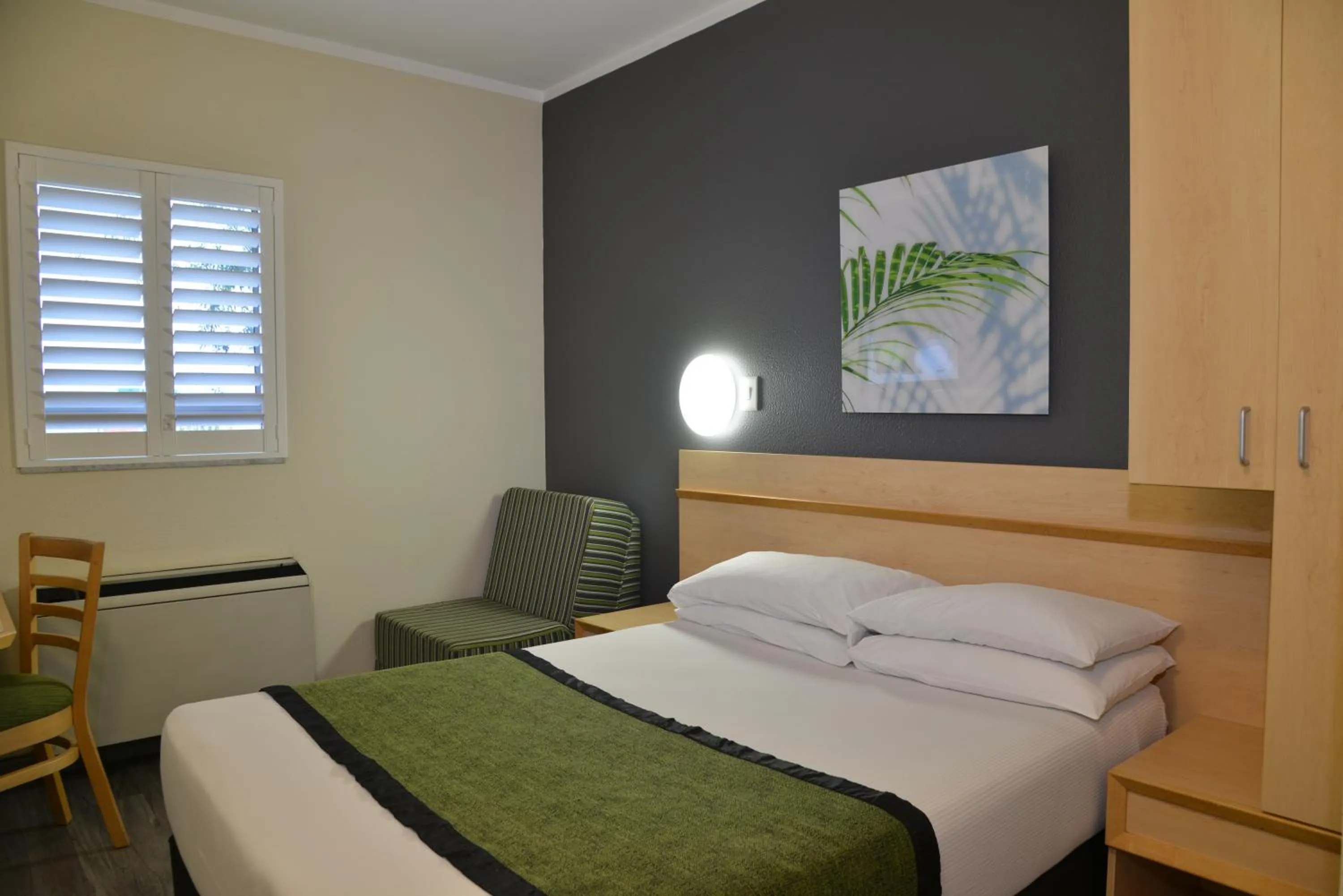 Bed in Road Lodge Southgate