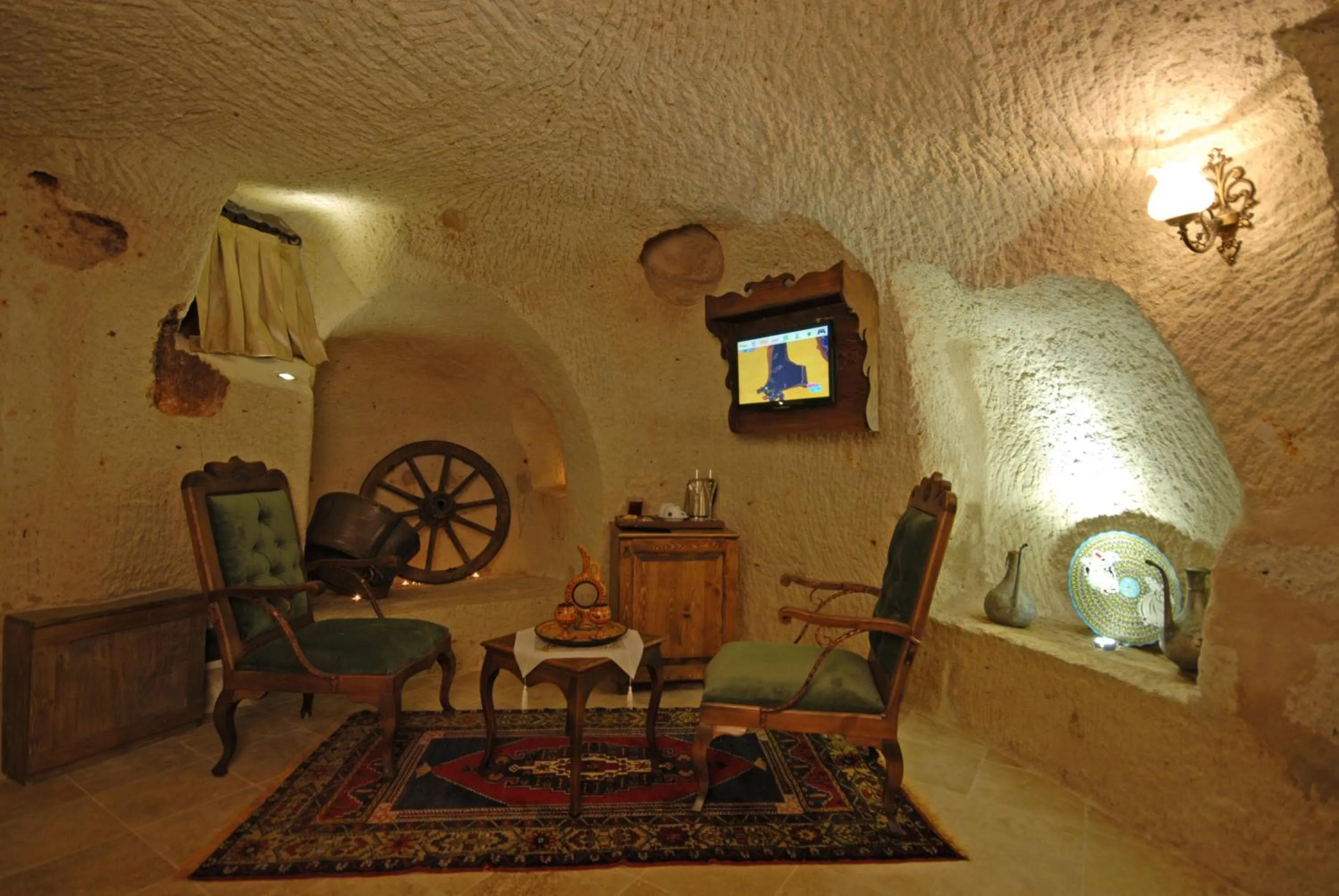 TV and multimedia in Phocas Cave Suites