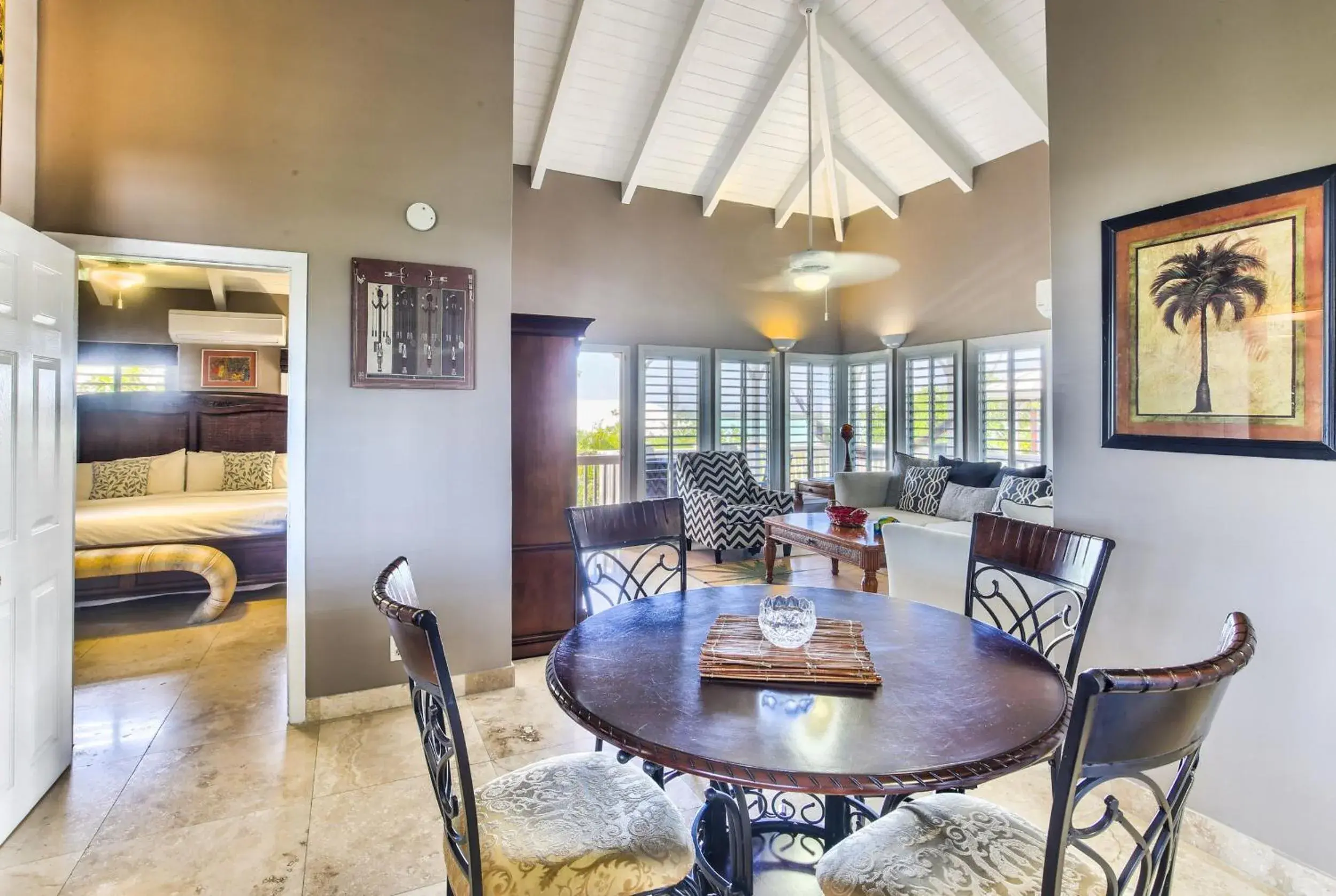 Two-Bedroom Villa with Chalk Sound View in Neptune Villas Two-Bedroom Villa with Chalk Sound View in Neptune Villas