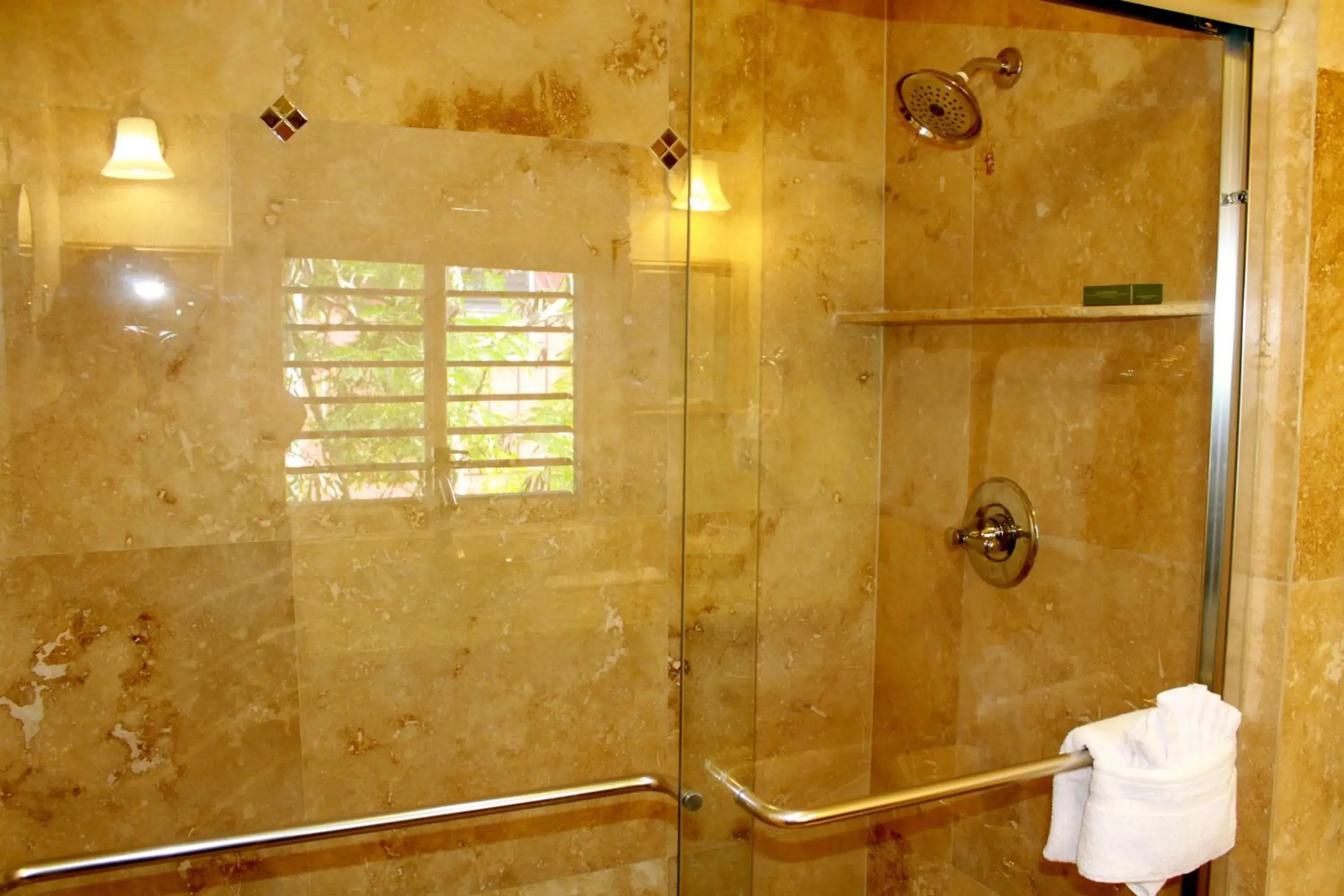 Two-Bedroom Villa with Chalk Sound View in Neptune Villas Two-Bedroom Villa with Chalk Sound View in Neptune Villas