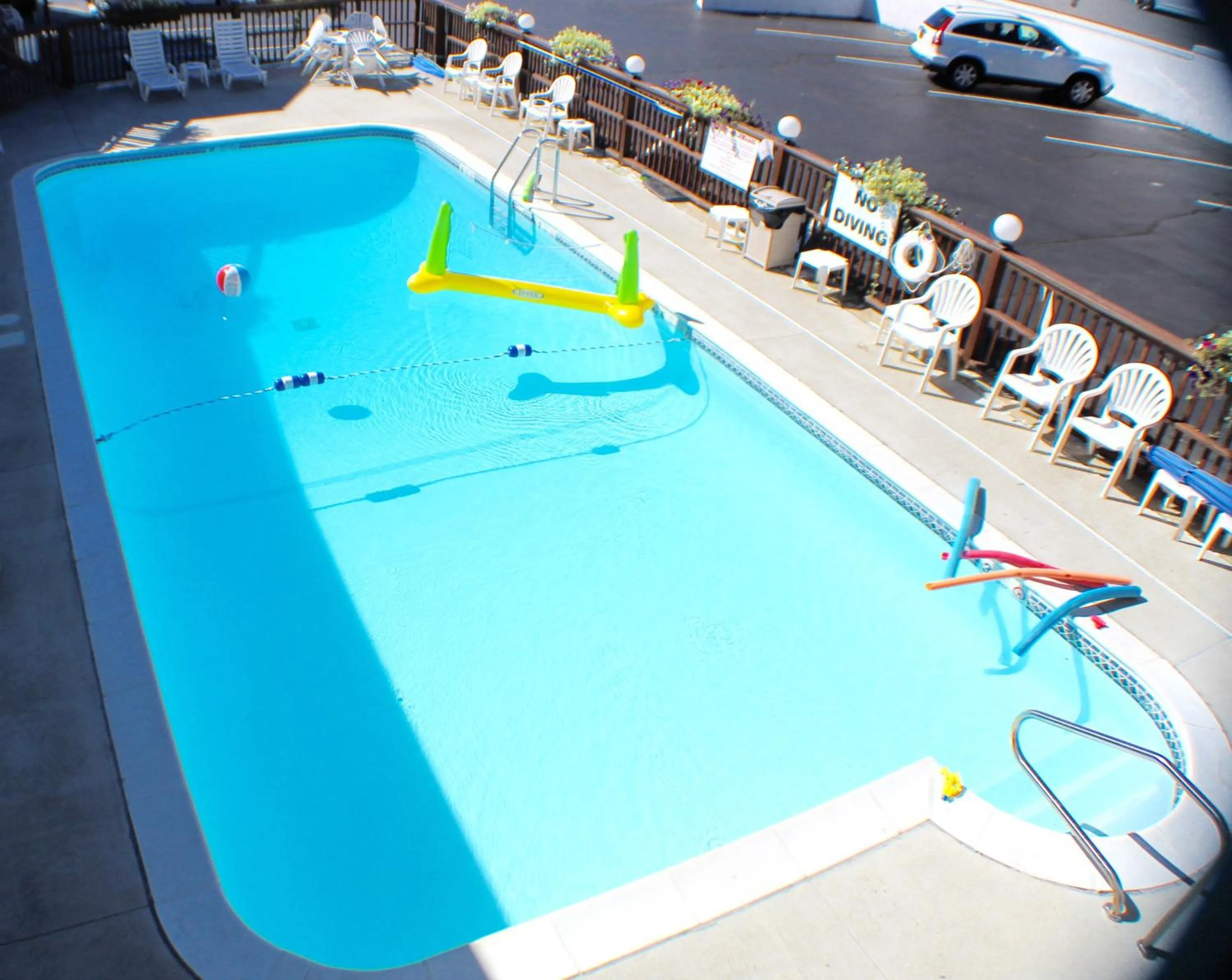 Swimming pool in Lake Haven Motel