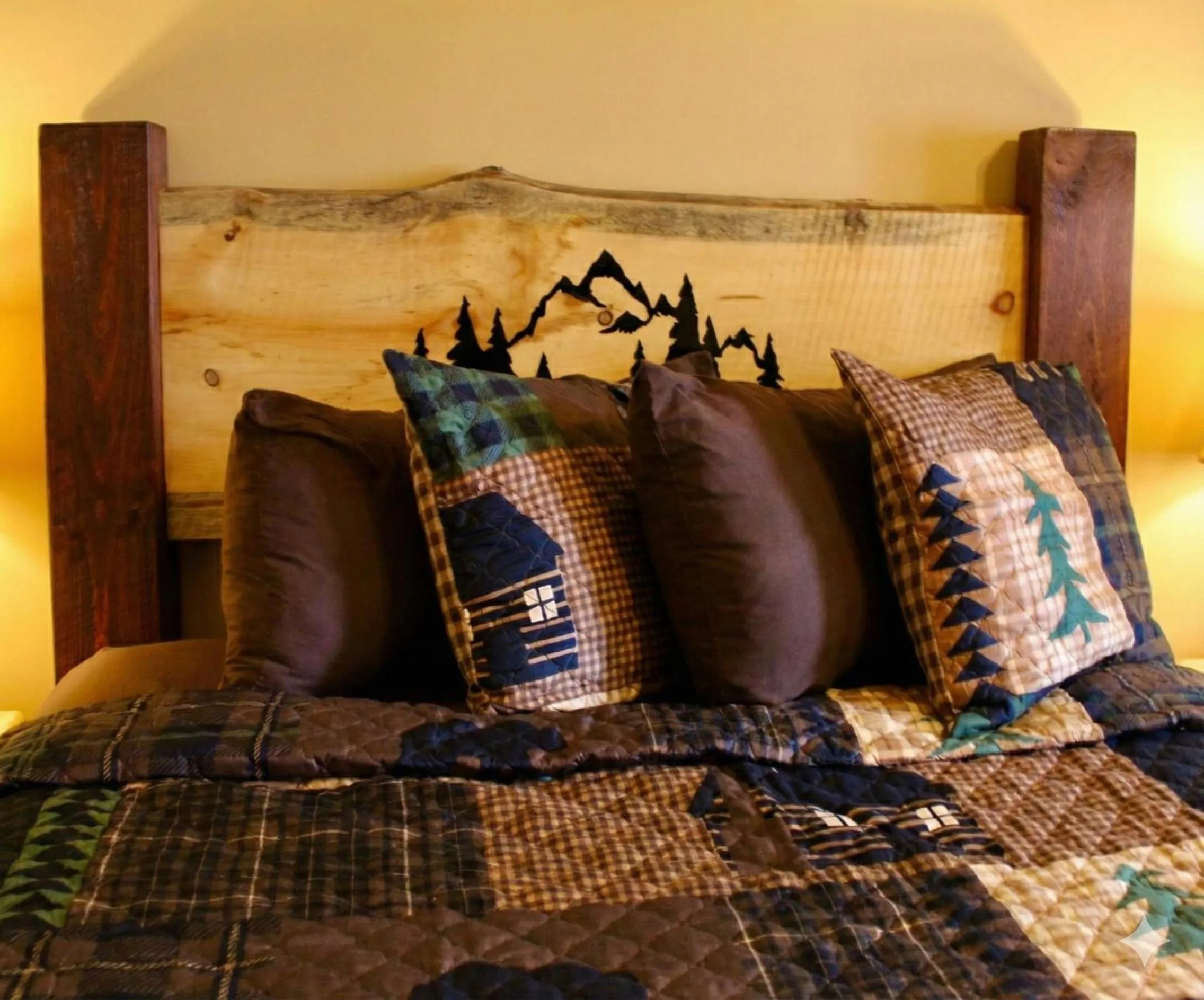 Bed in Lake Haven Motel