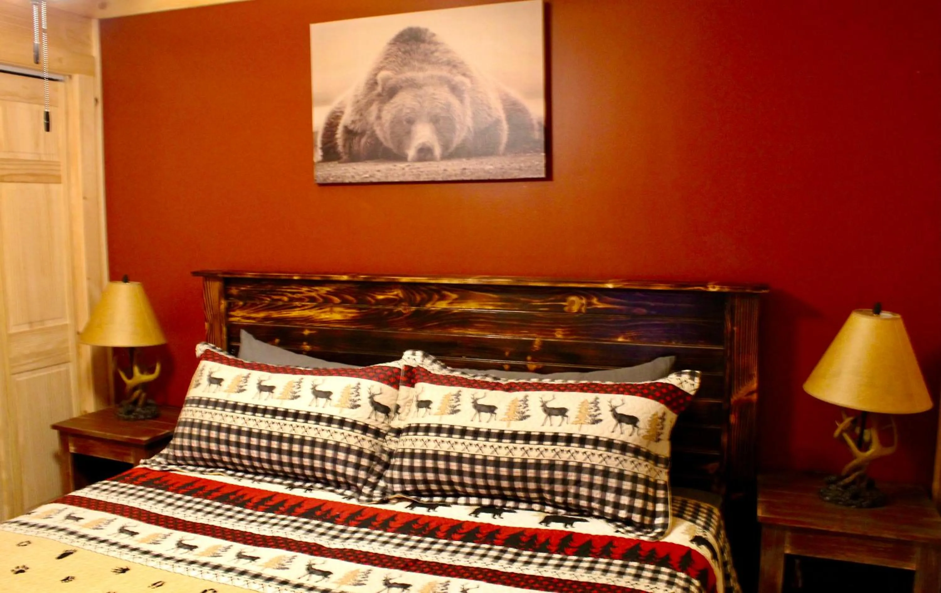 Bed in Lake Haven Motel