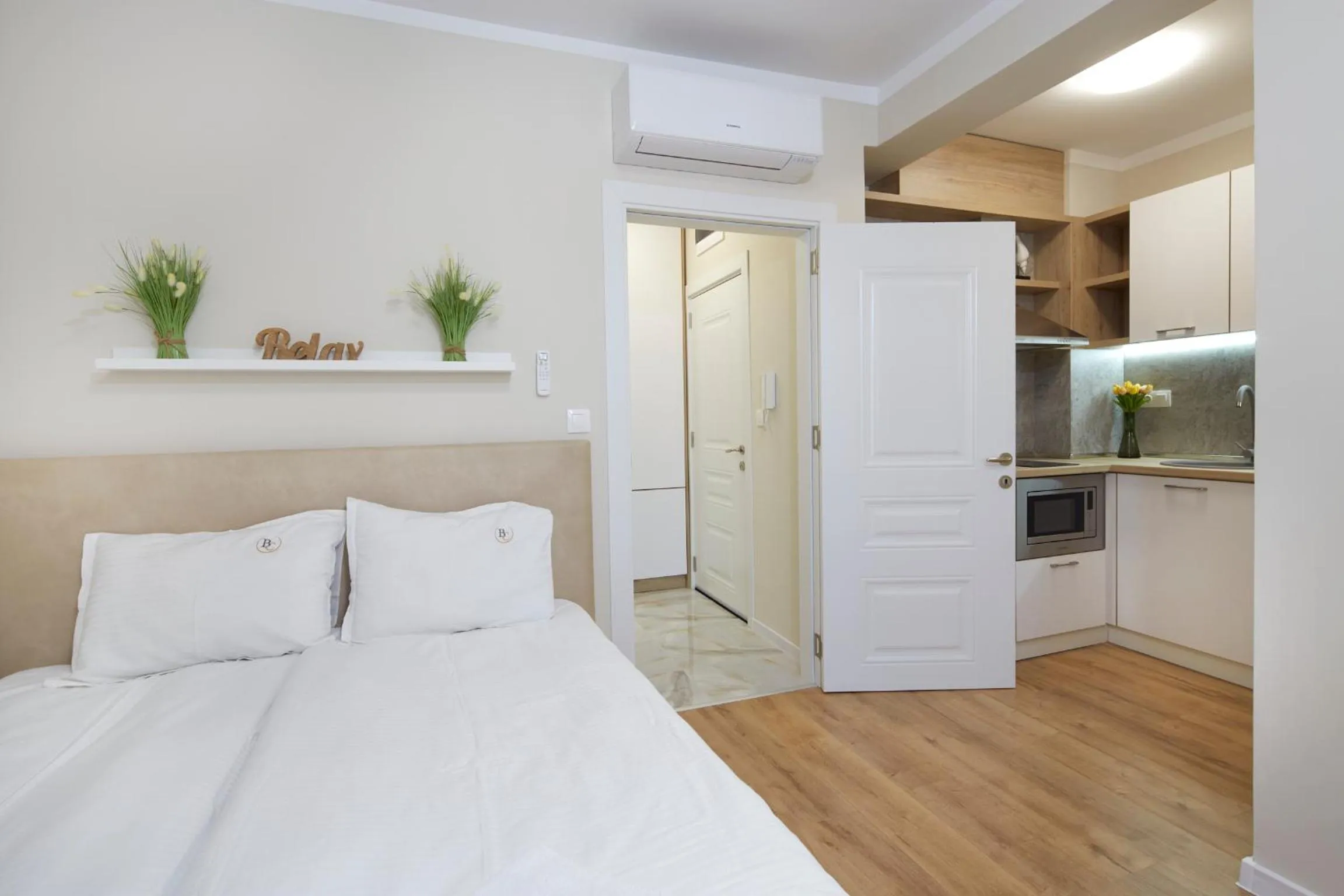 Bed in Bellicity Apart Complex