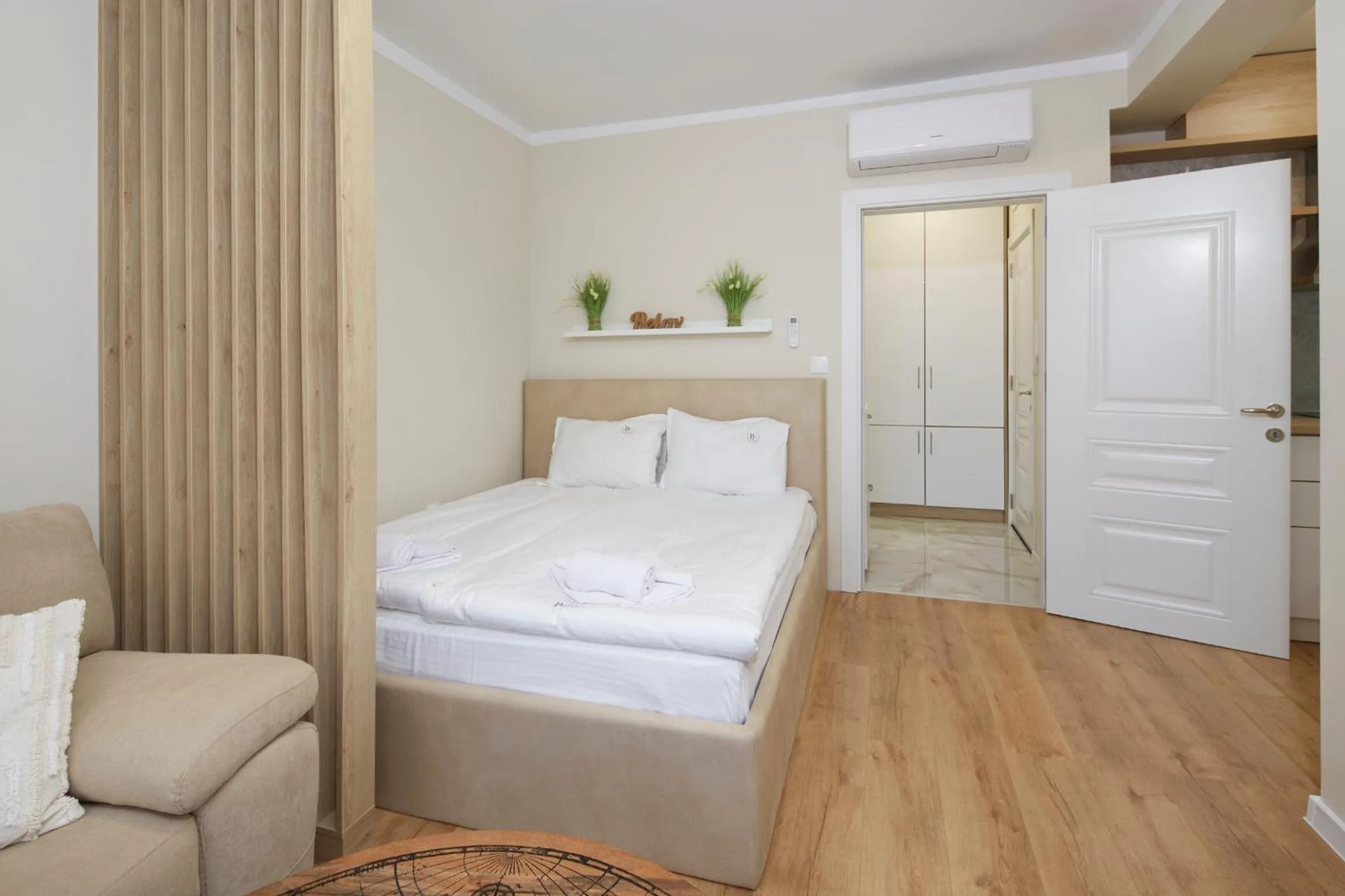 Bed in Bellicity Apart Complex