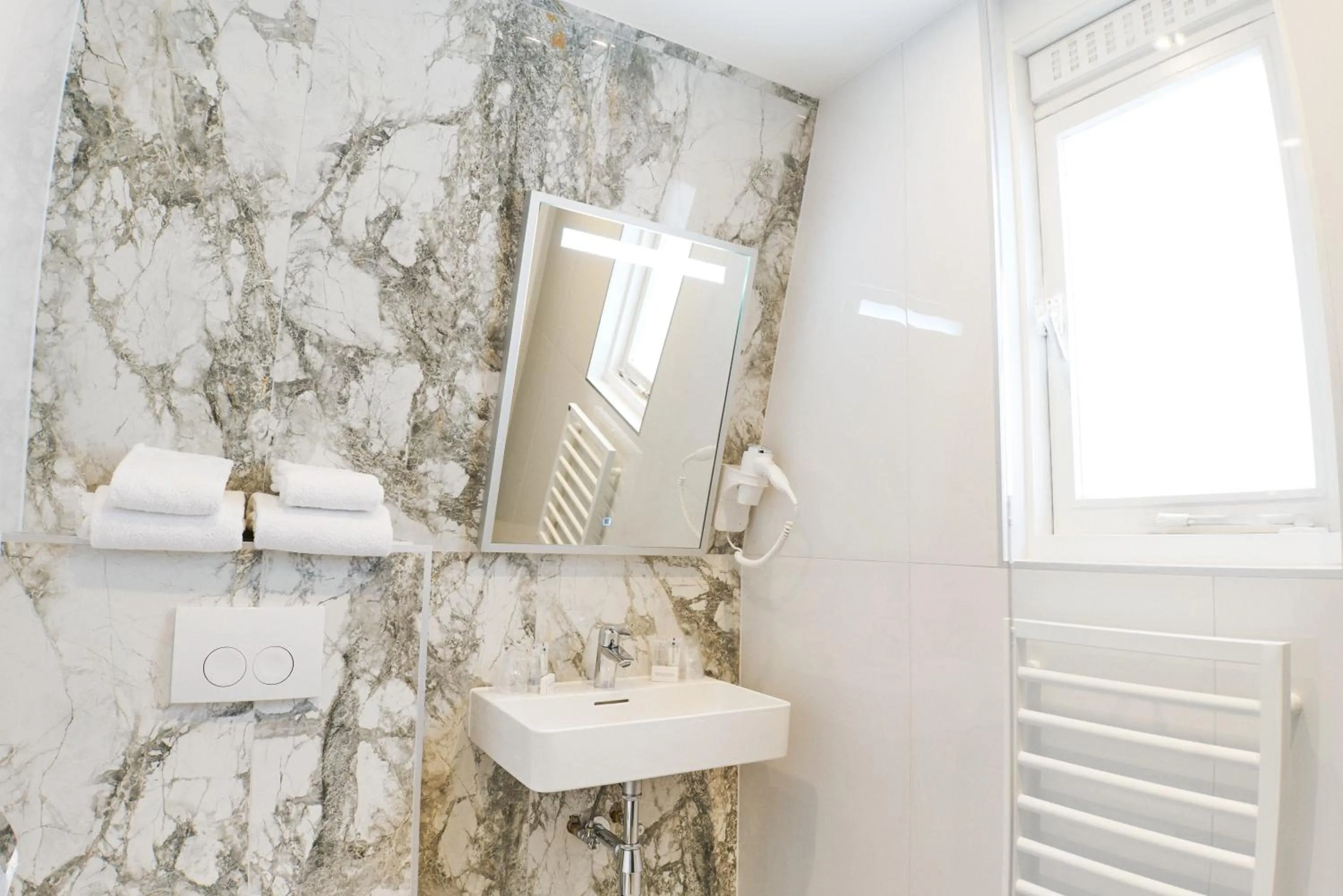 Shower in Alp de Veenen Hotel