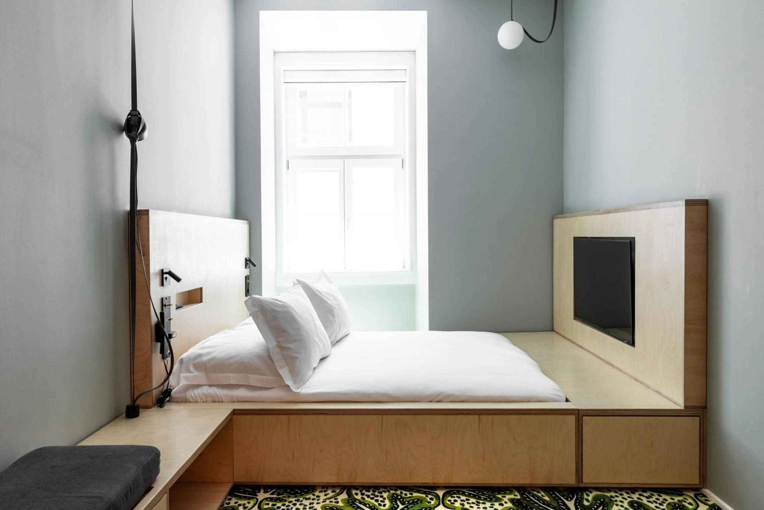 Bedroom, Bed in Independente Bica