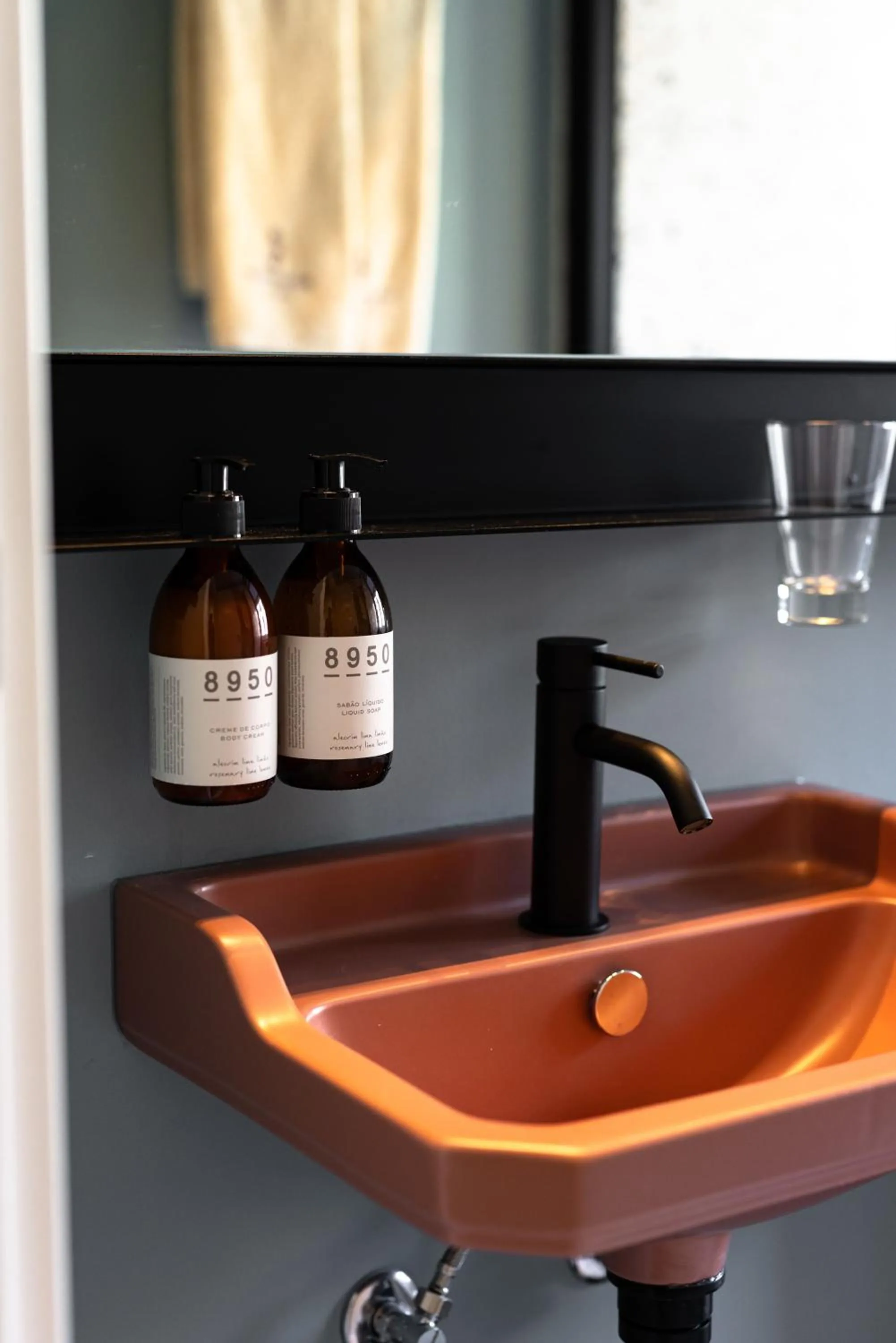 Toilet in Independente Bica