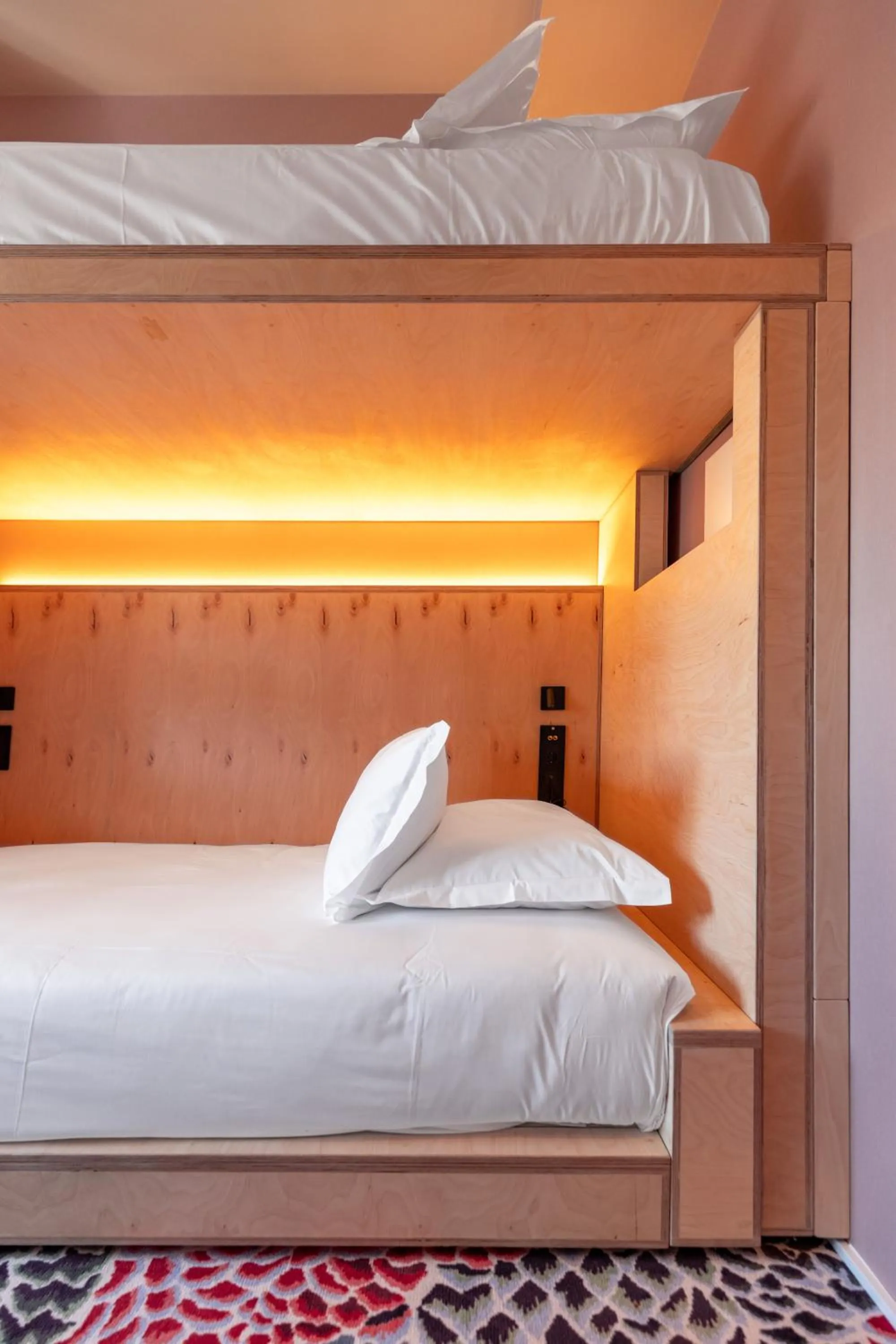 Bedroom, Bed in Independente Bica