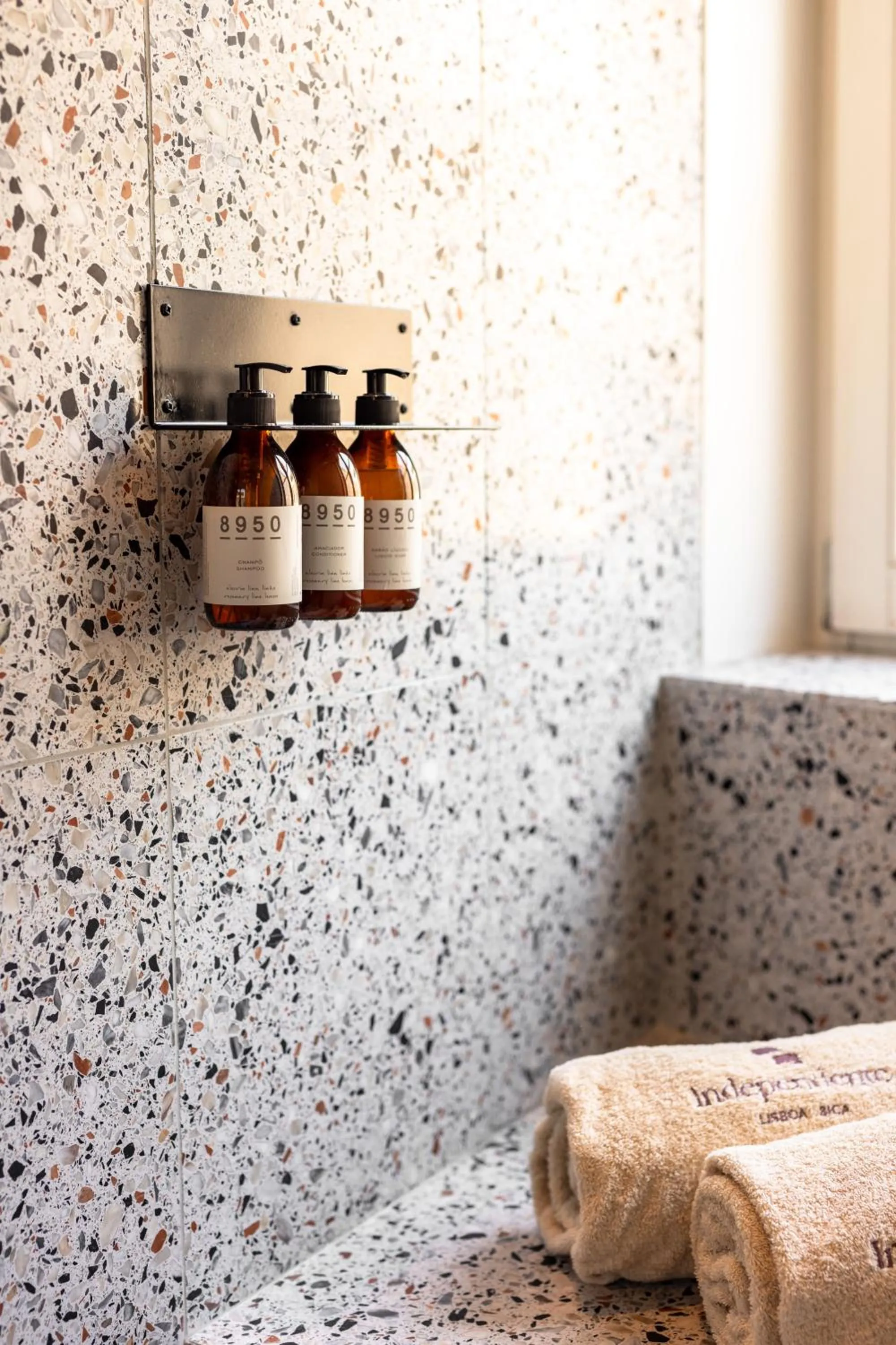 Toilet in Independente Bica