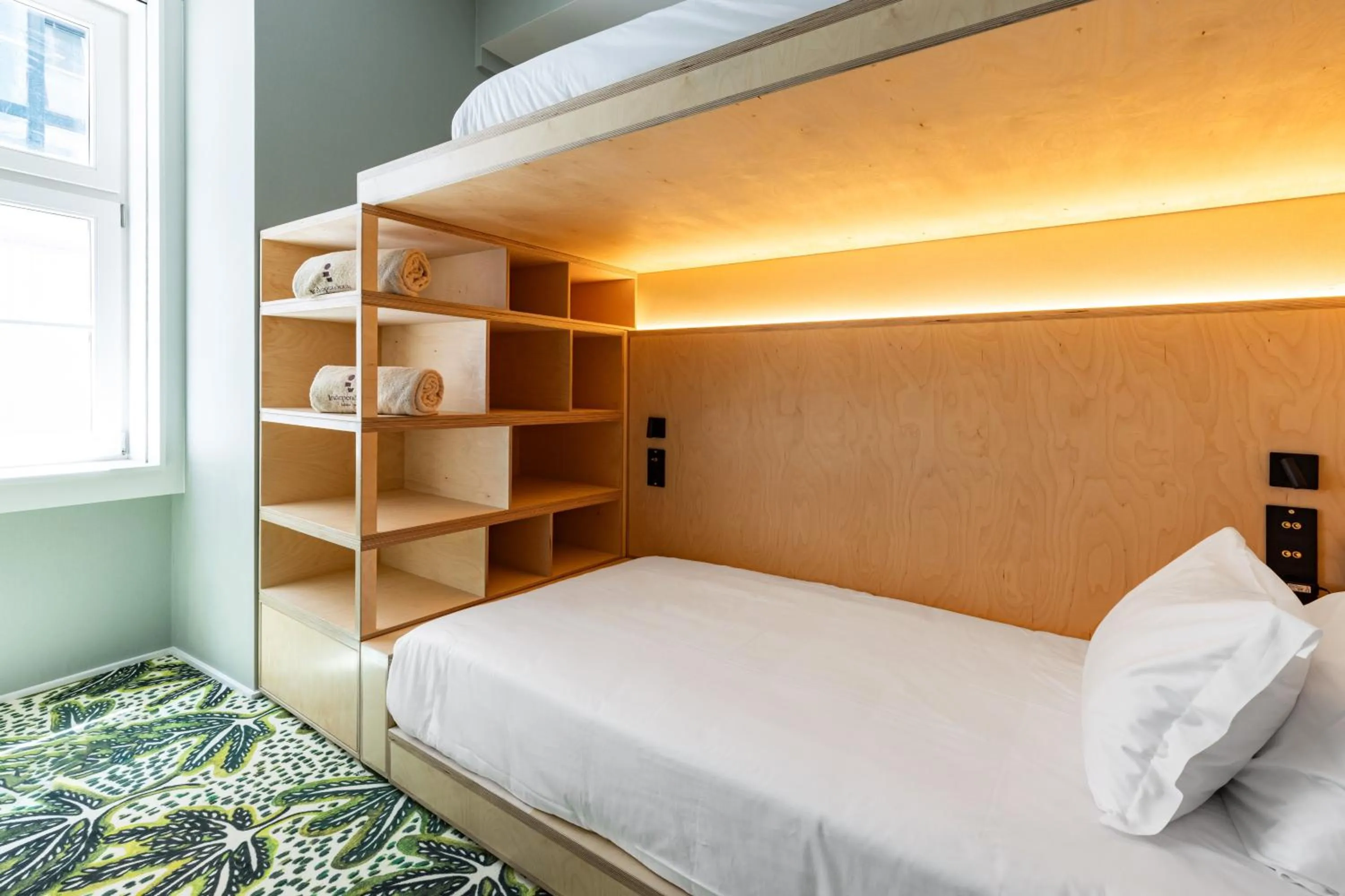 Bedroom, Bed in Independente Bica