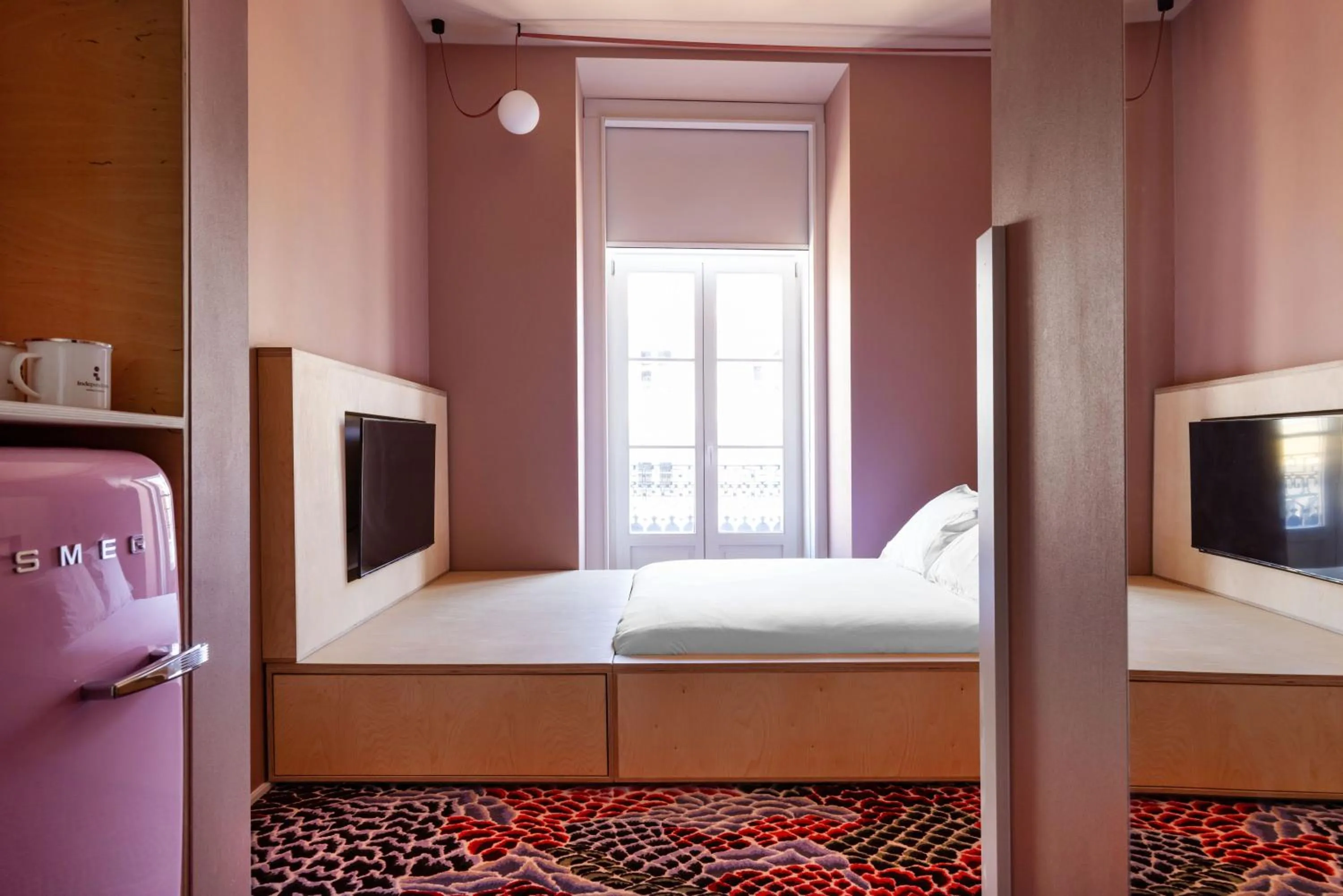 Bedroom, Bed in Independente Bica