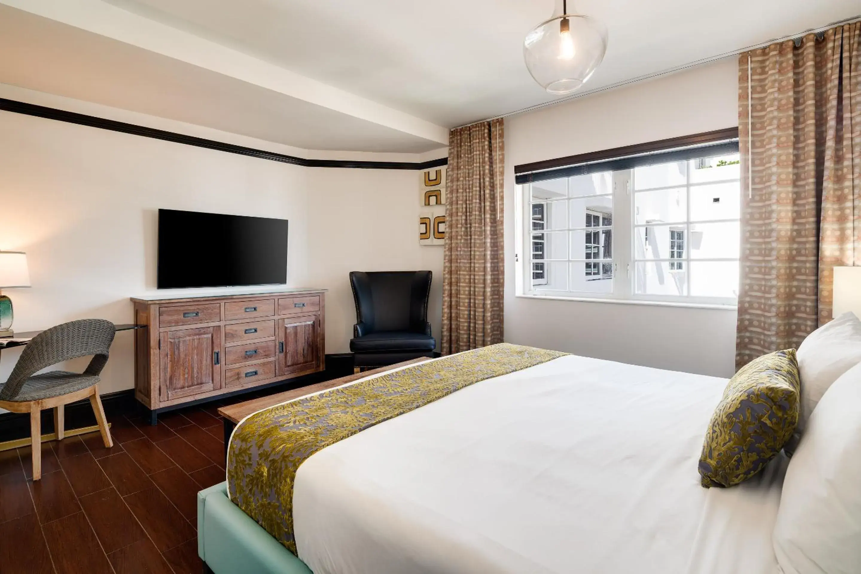 Classic King Pool View Room in Hotel Croydon Classic King Pool View Room in Hotel Croydon