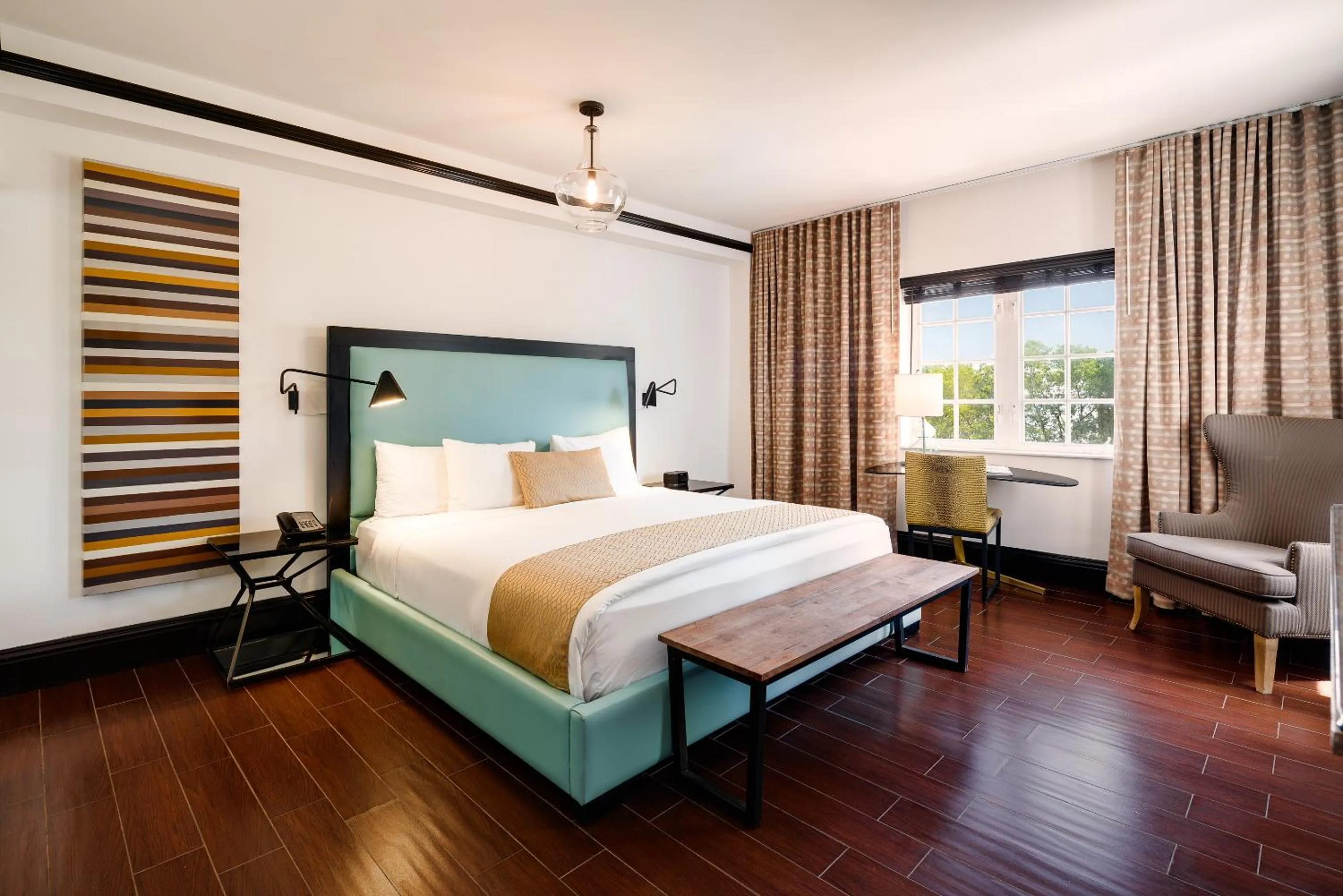 Bed in Hotel Croydon