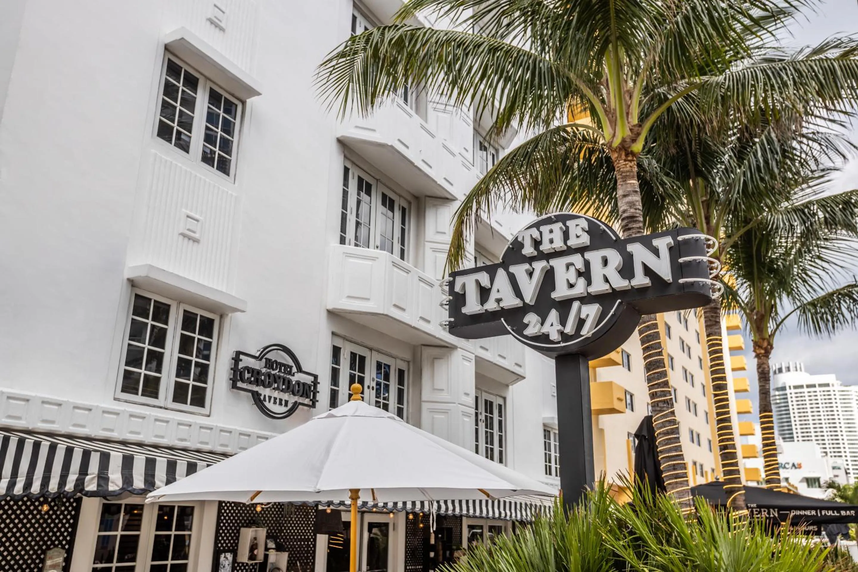 Restaurant/places to eat in Hotel Croydon