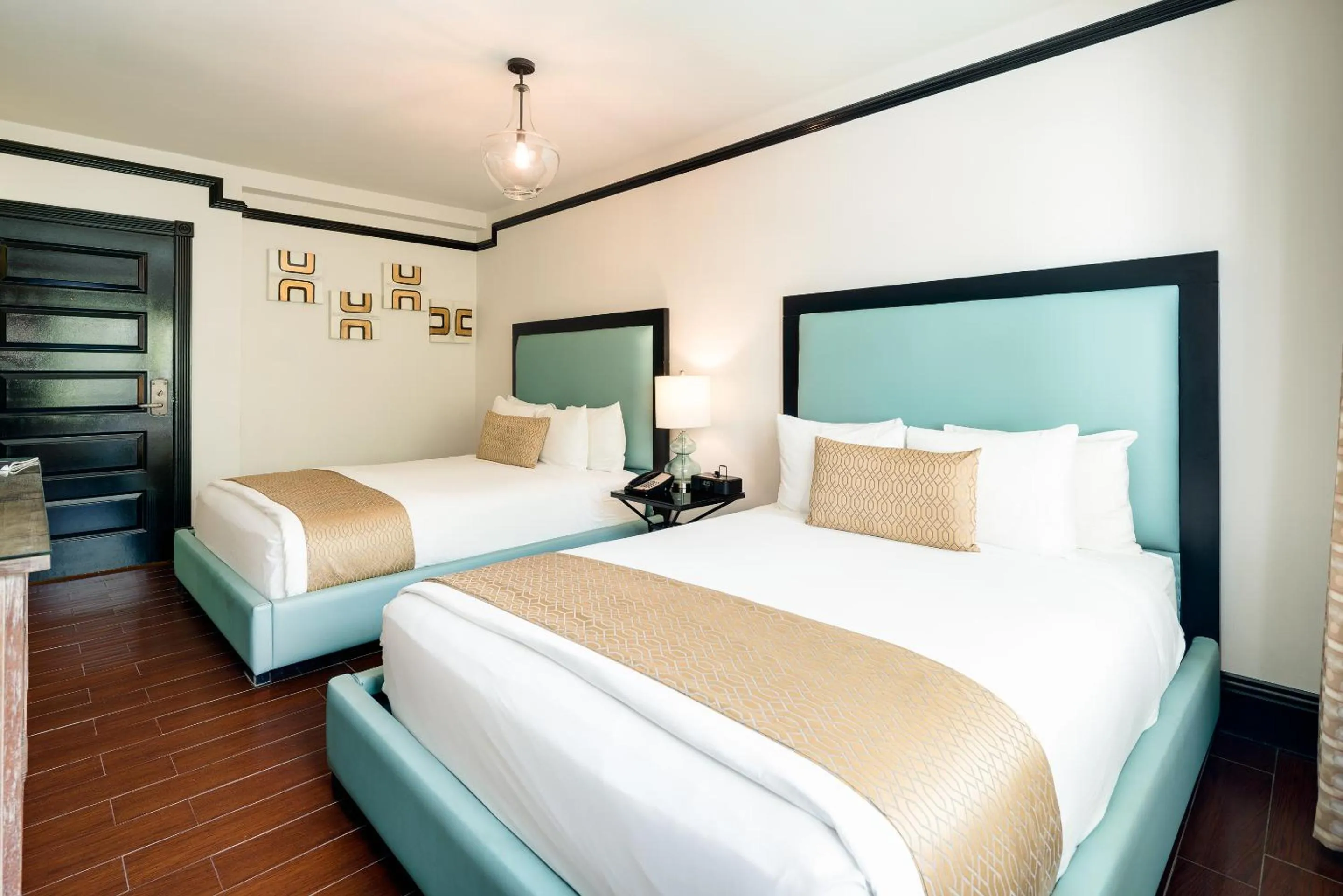 Bed in Hotel Croydon