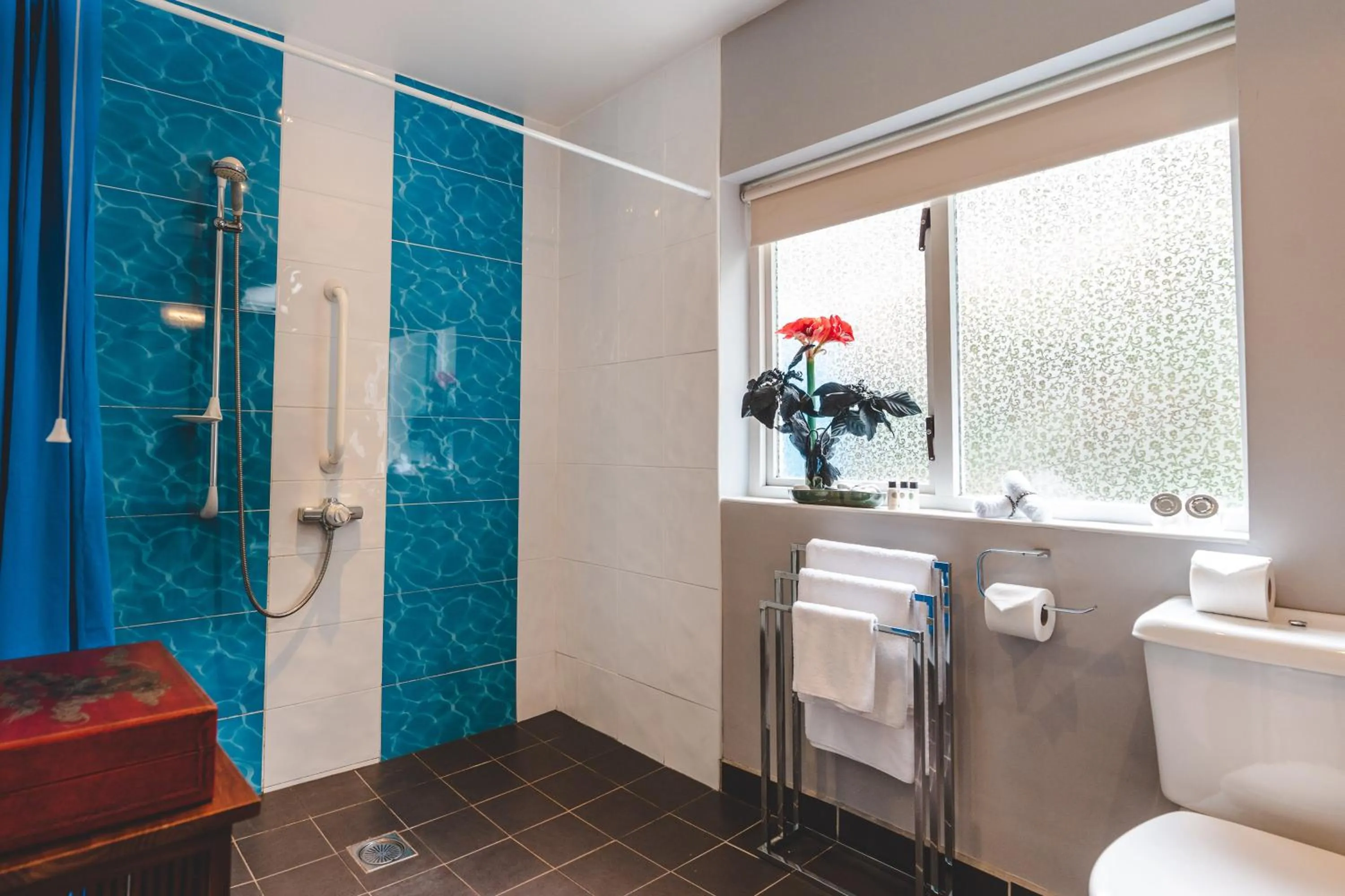 Bathroom in OYO Rayanne House Guest Accommodation