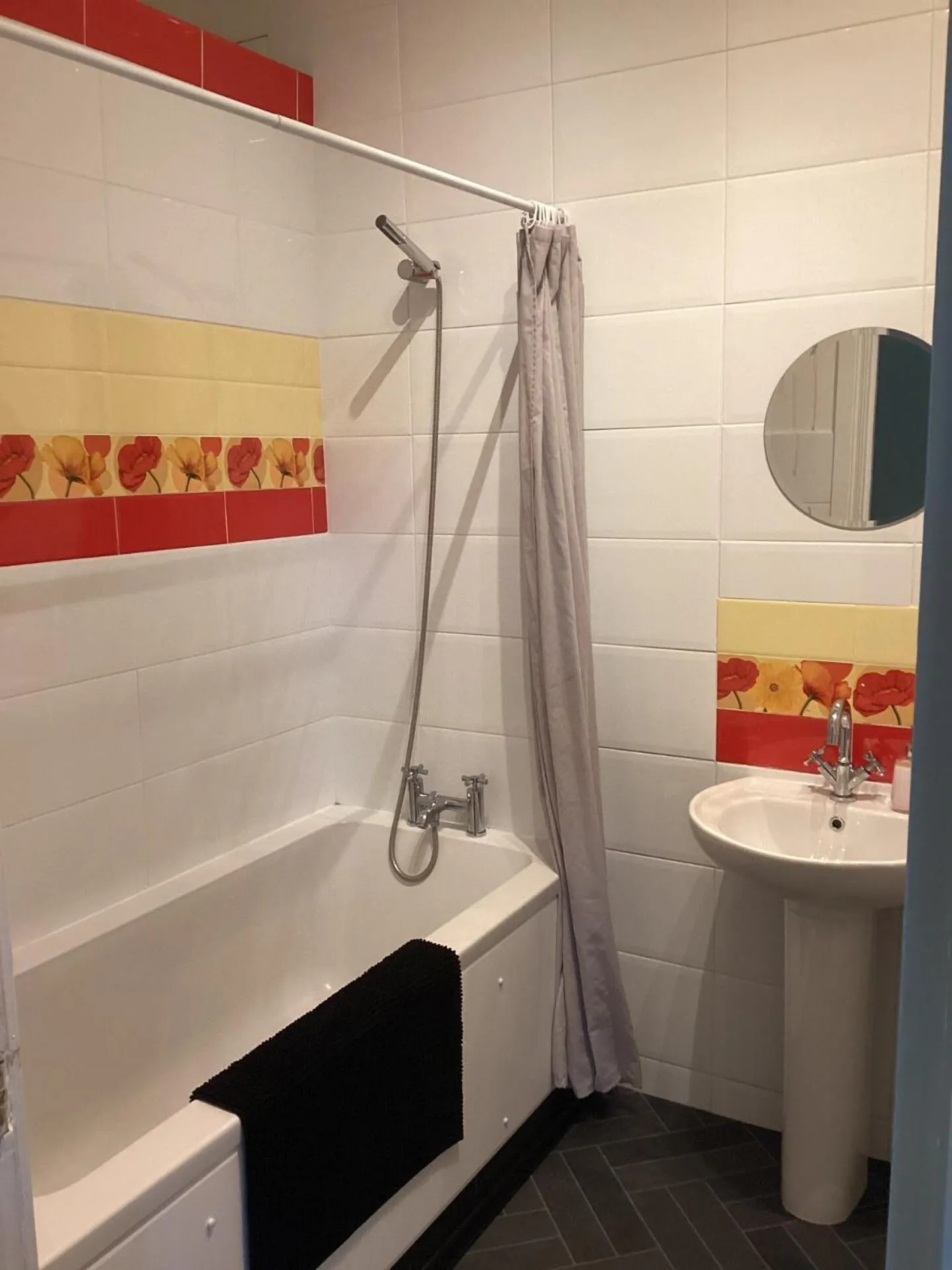 Bathroom in OYO Rayanne House Guest Accommodation