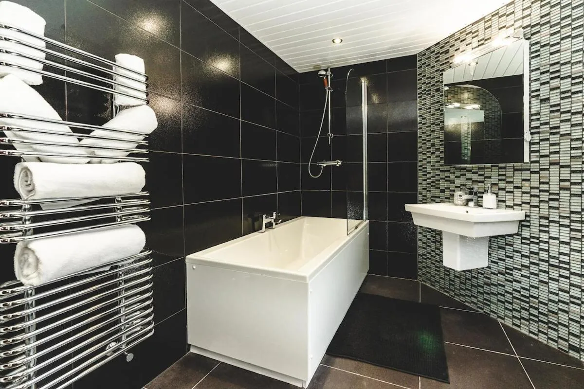 Bathroom in OYO Rayanne House Guest Accommodation