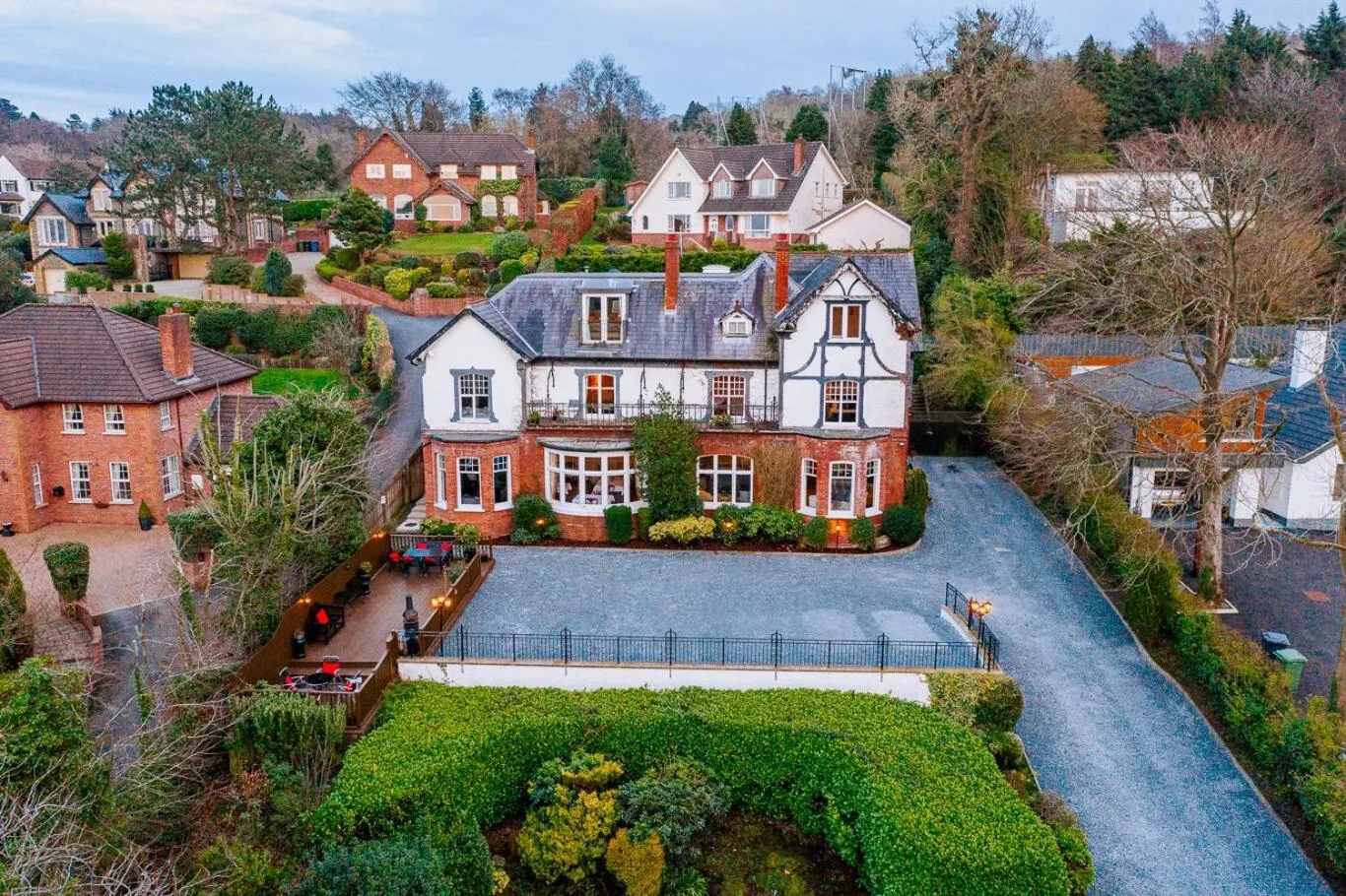 Facade/entrance in OYO Rayanne House Guest Accommodation