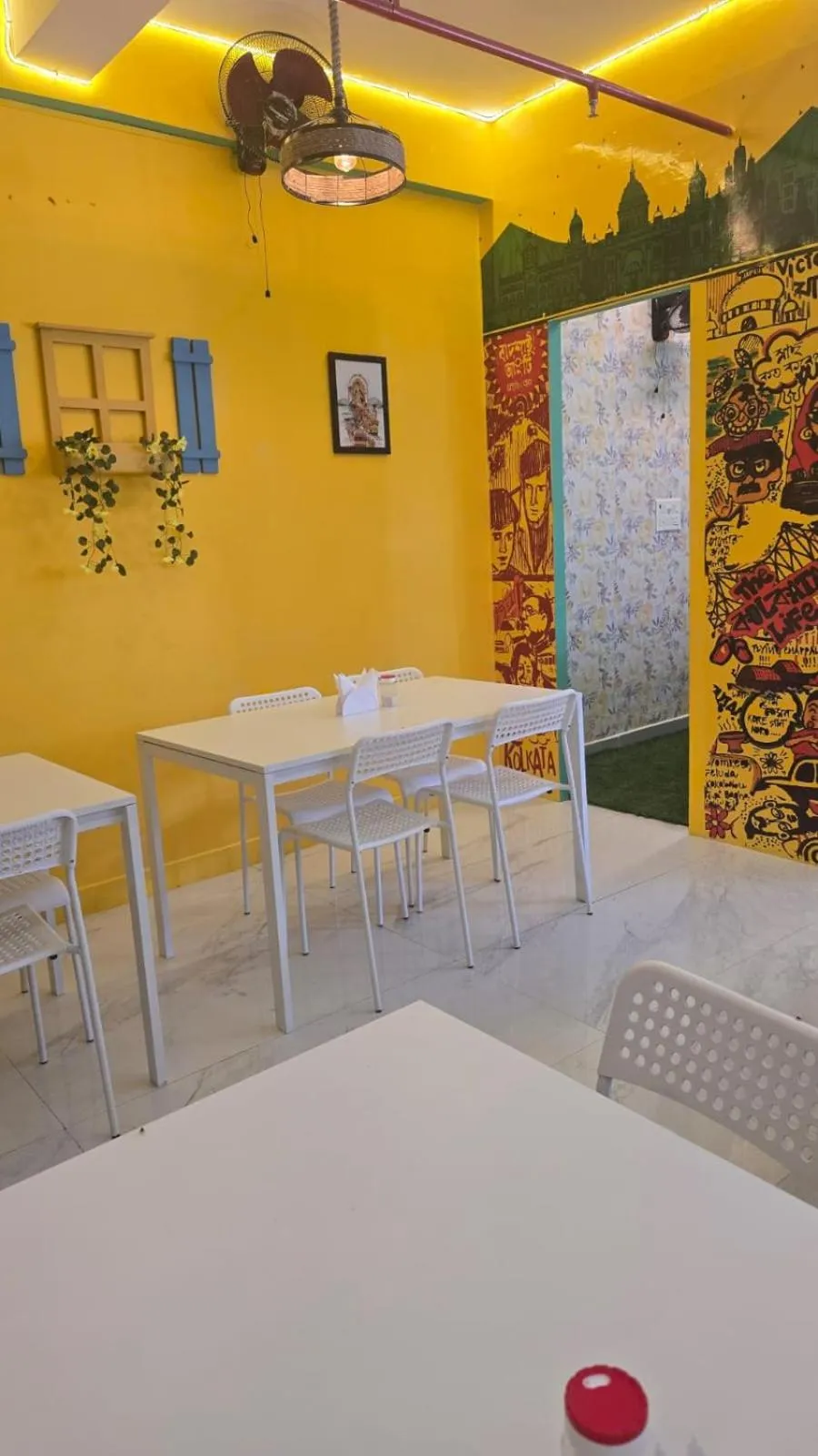 Restaurant/places to eat in Auro Maison